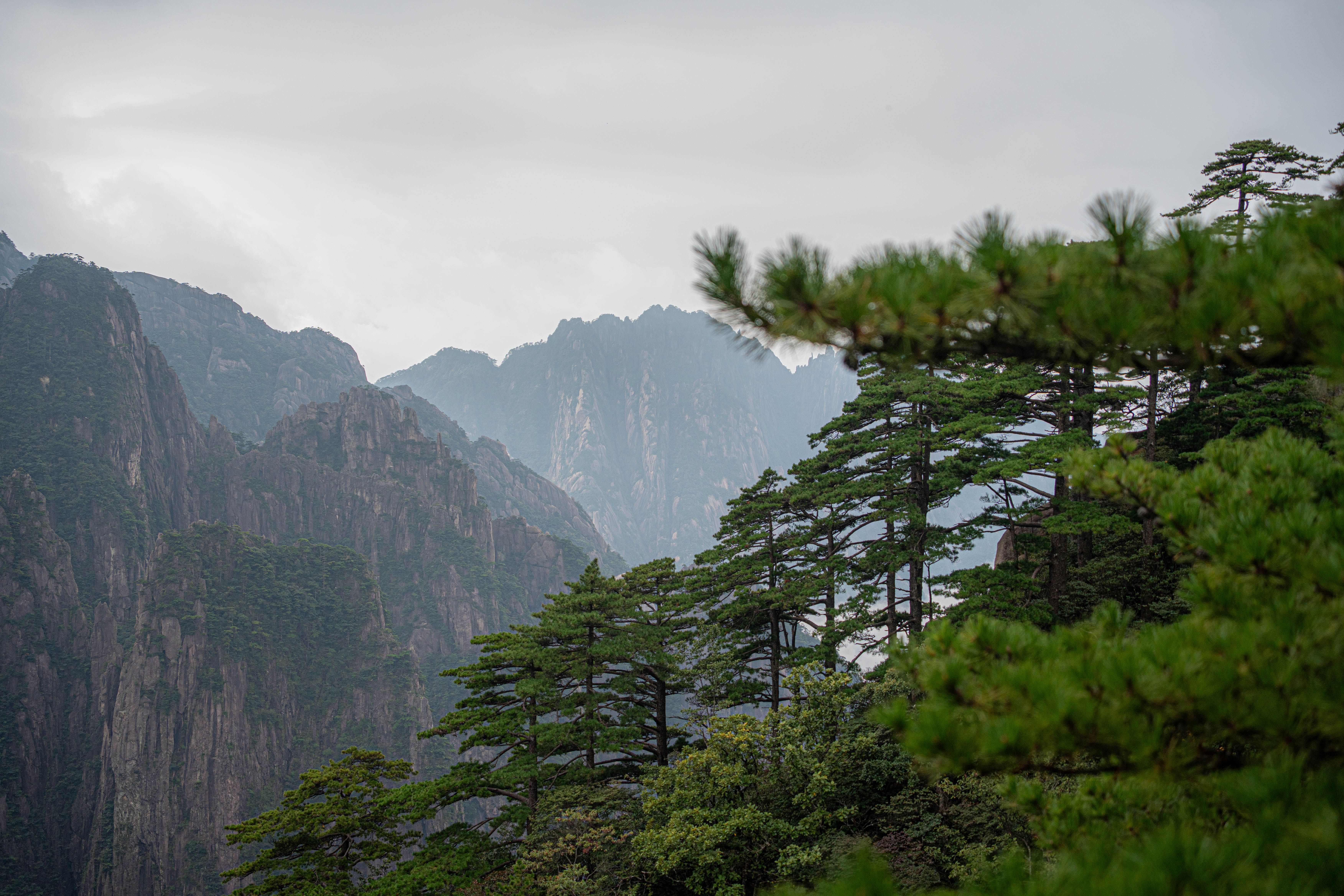 Huangshan Dawn at the Top: Watching Sunrise at Yellow Mountain
