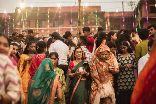 Free Vibrant crowd celebration at an Indian festival, showcasing traditional clothing and festive lights. Stock Photo