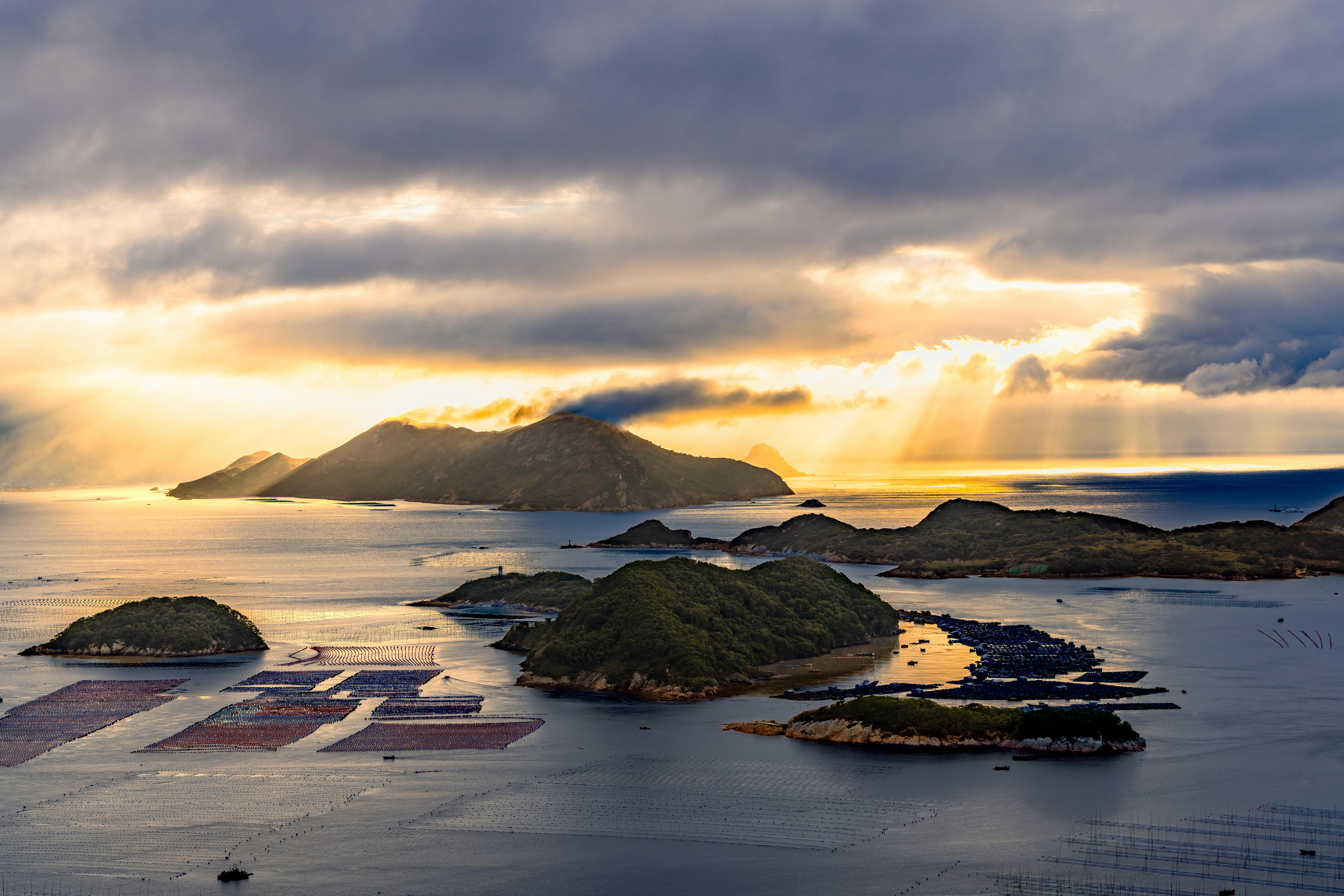 developer cloud island — Photo by Yudi Ding on Pexels