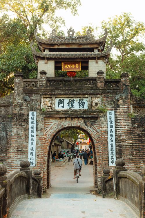 Traditional Chinese Gate · Free Stock Photo