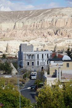 Explore the unique landscape and architecture of Göreme, showcasing Cappadocia's stunning rock formations.