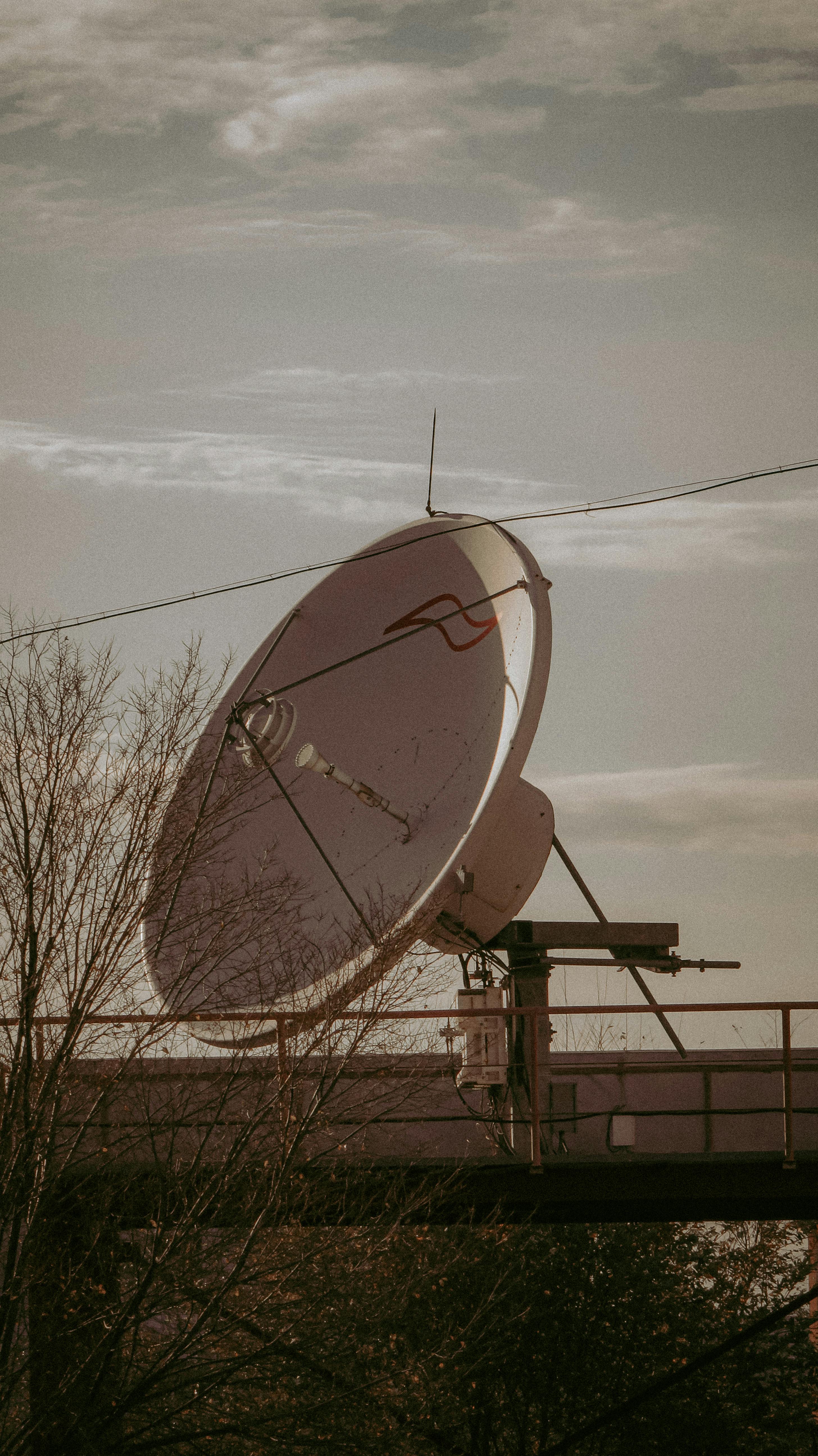 Implikasi yang Lebih Luas: Masa Depan Televisi Satelit di Indonesia