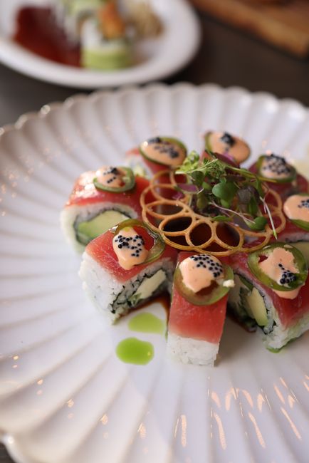 spicy tuna roll sushi