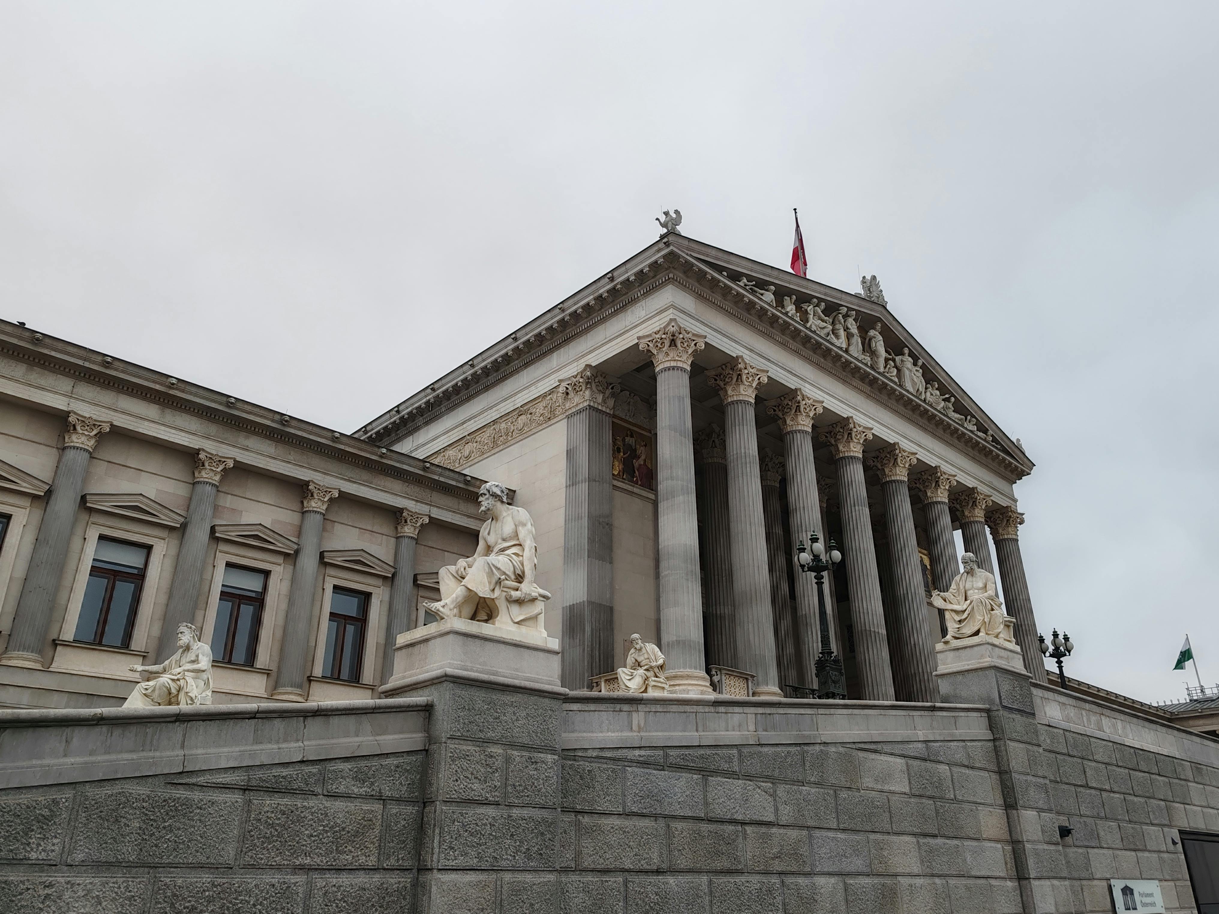 政治：政院財劃法再掀朝野攻防 藍營批卓榮泰決策影響全局