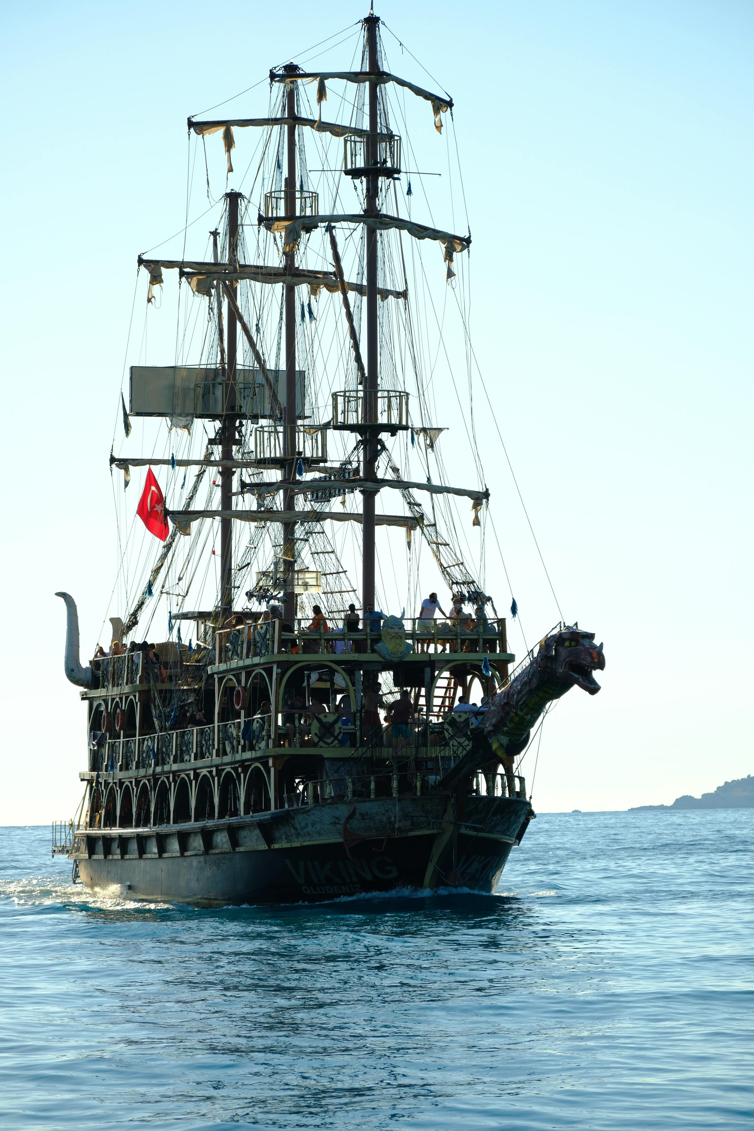 Old-Fashioned Pirate Ship · Free Stock Photo, image size:2560x3840