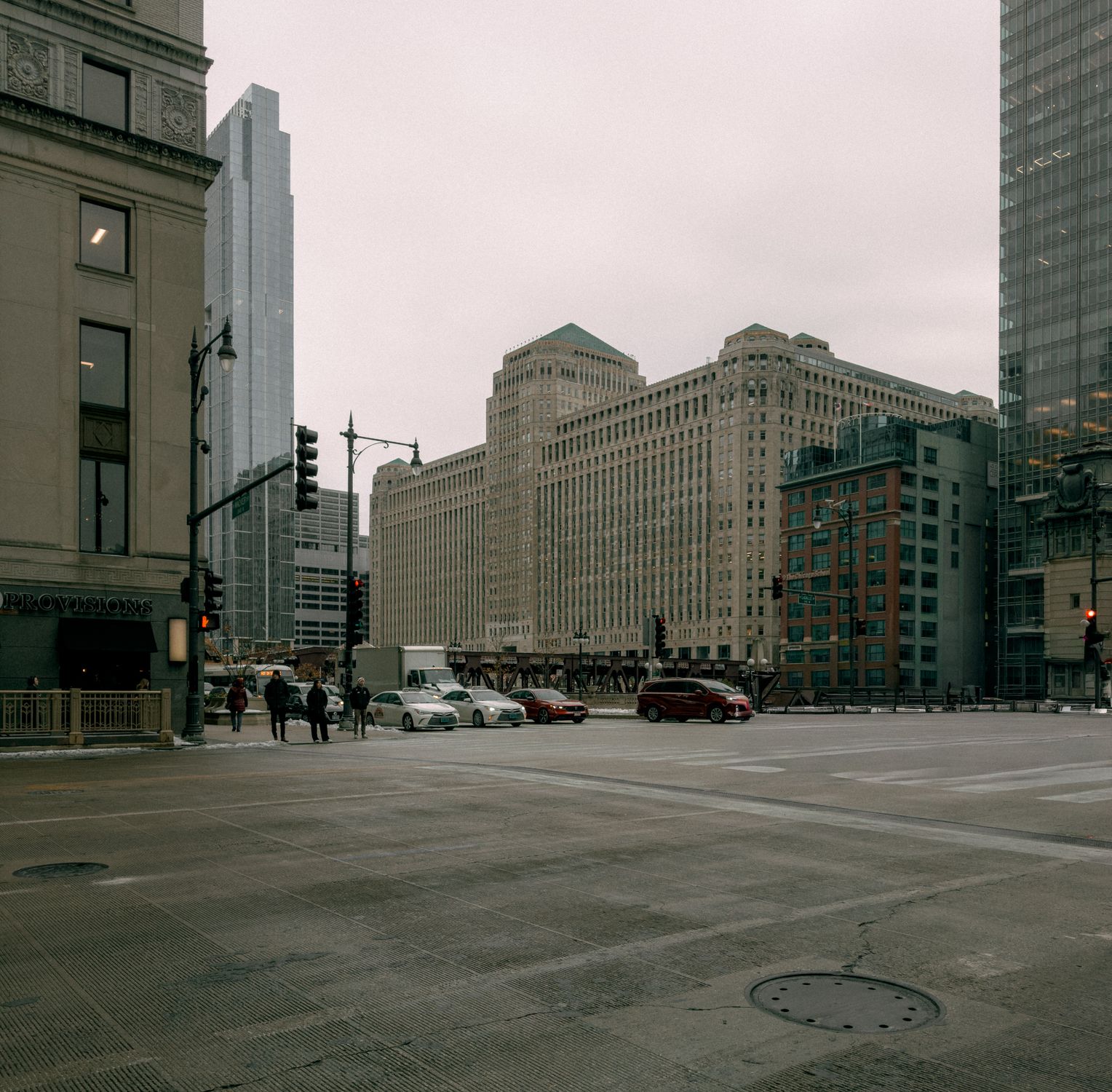 Intersection Chicago Urban Intersection with Historic Architecture in Chicago · Free Stock Photo