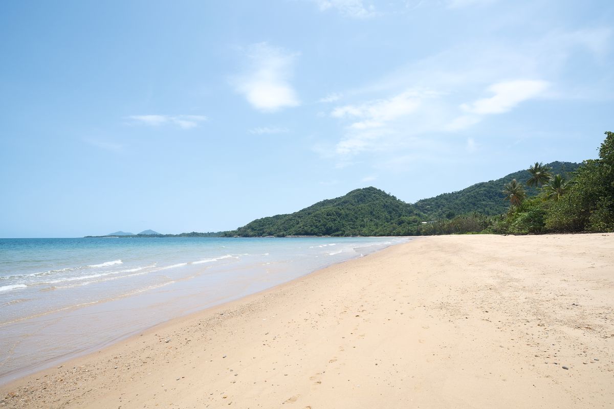 ภาพบรรยากาศชายหาด ไม่ใช่ภาพจริงของ YUZEN หรือหาดบางแสน