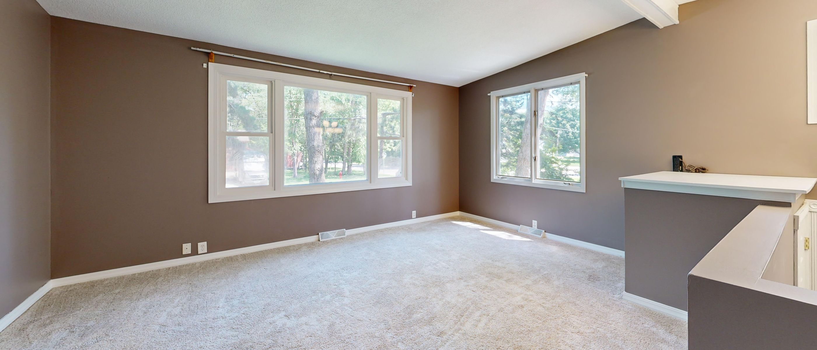Painters and Decorators in Kennington — quality trade paint going on in two coats