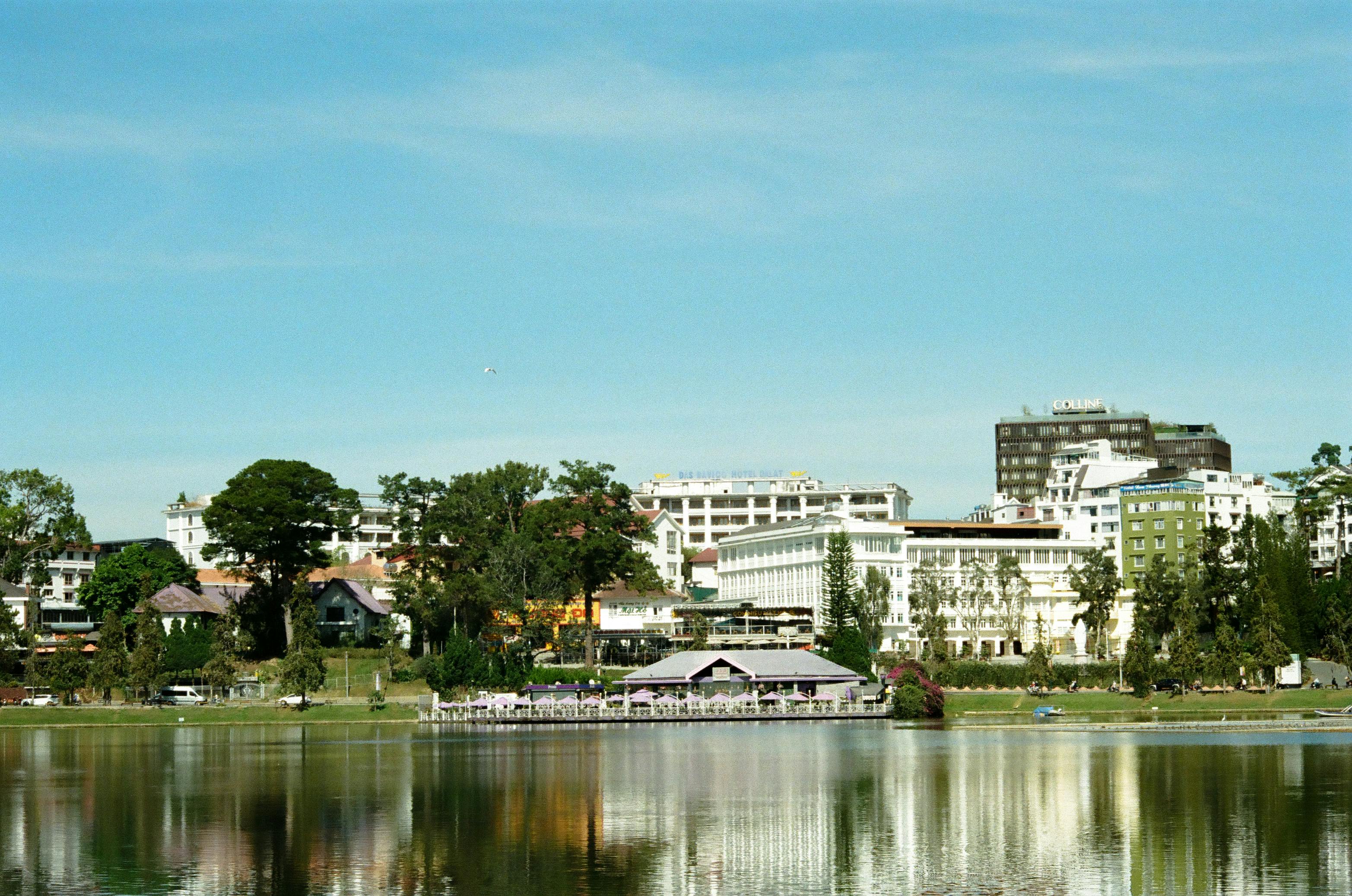 高雄從港灣到湖畔的蛻變：科技、運動與生活交織的新城市藍圖