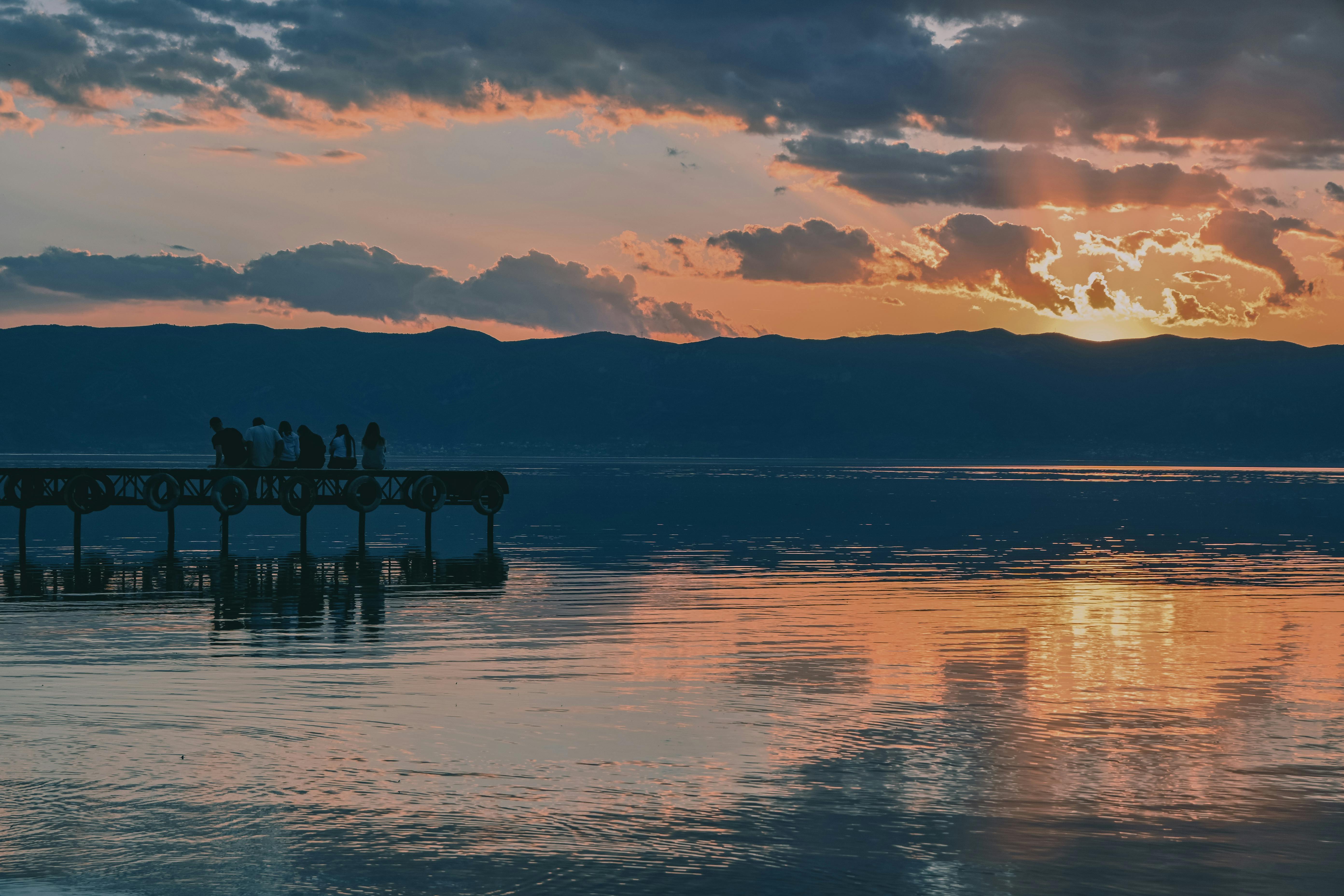 財經：陸客銳減衝擊日本觀光，日圓在財政刺激下恐續走弱