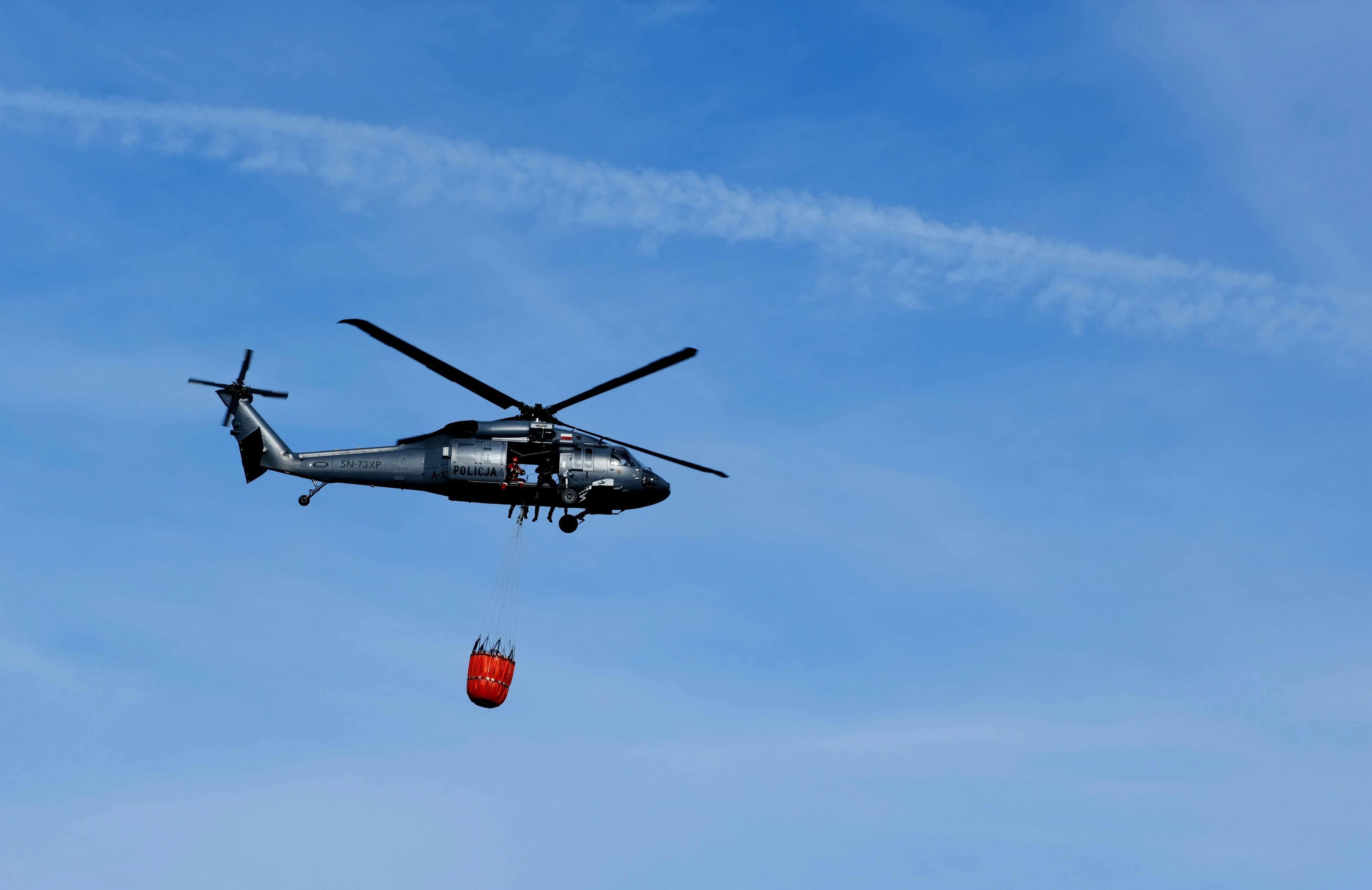 雲林「台版嵐山」火災持續延燒！國防部出動直升機全力滅火