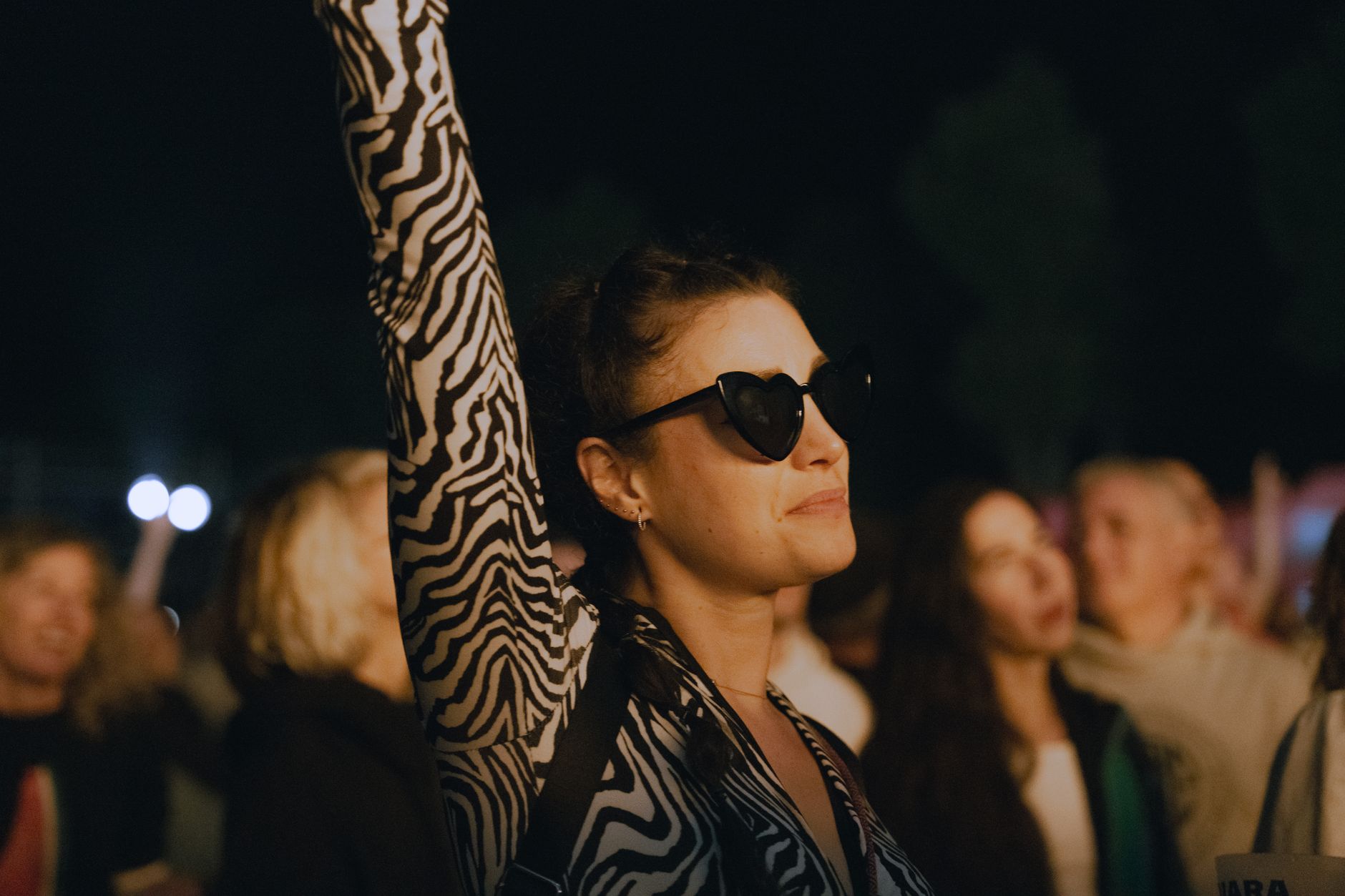 Comment s’habiller pour un concert : idées de tenues femme