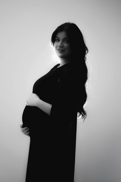 Free Stunning side profile of a pregnant woman in black and white, exuding grace and elegance. Stock Photo