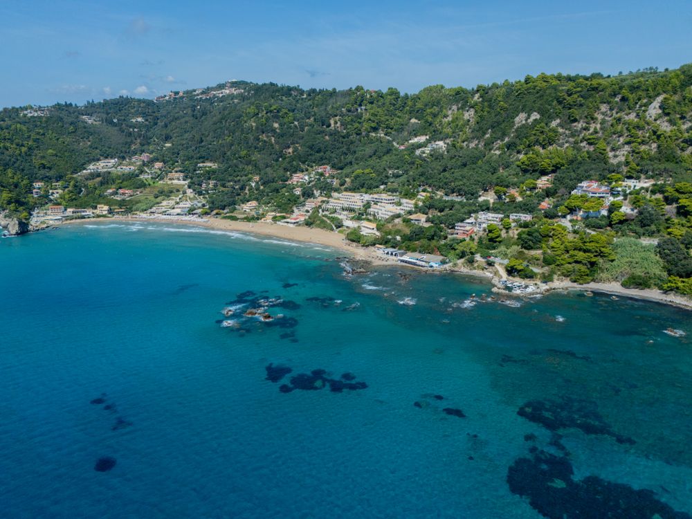 Γλυφάδα Κέρκυρας και Ιόνιο Πέλαγος από ψηλά