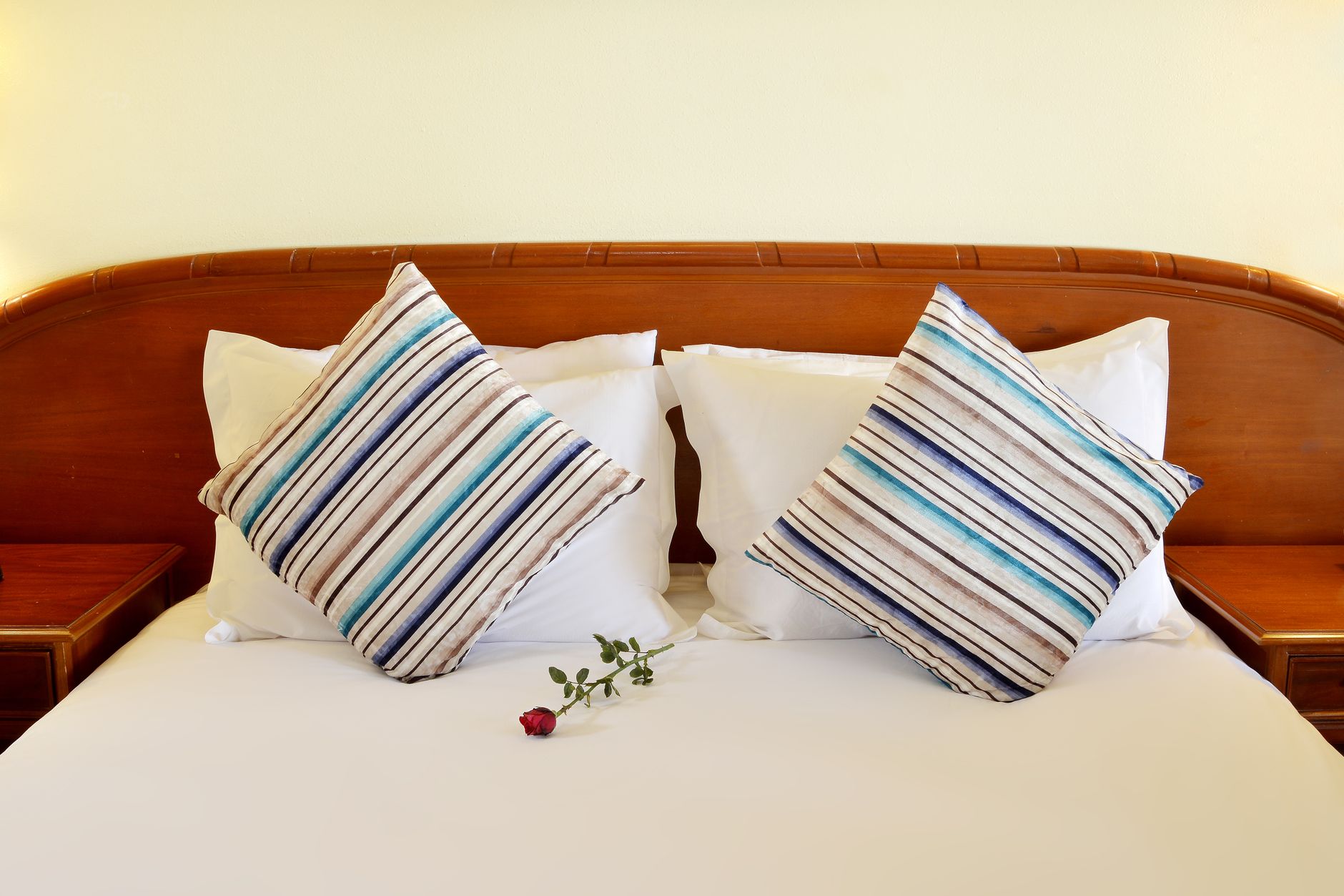 Menelusuri Tipe Kamar Deluxe Senara Resort: Kapasitas dan Fasilitas di Dalamnya - senara resort ciwidey reviews Menelusuri Tipe Kamar Deluxe Senara Resort: Kapasitas dan Fasilitas di Dalamnya - senara resort ciwidey reviews
