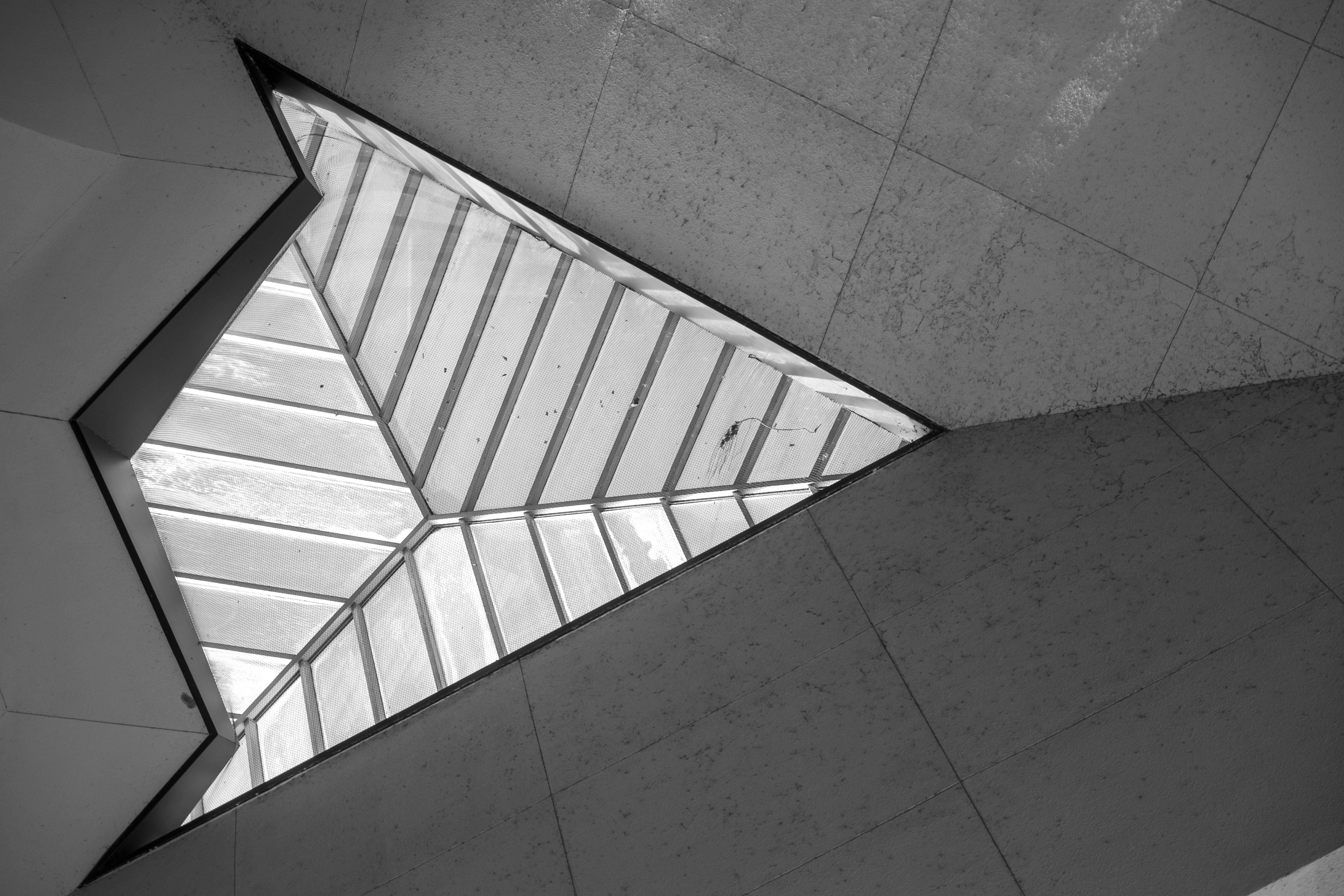Abstract Skylight Geometry in Modern Architecture · Free Stock Photo