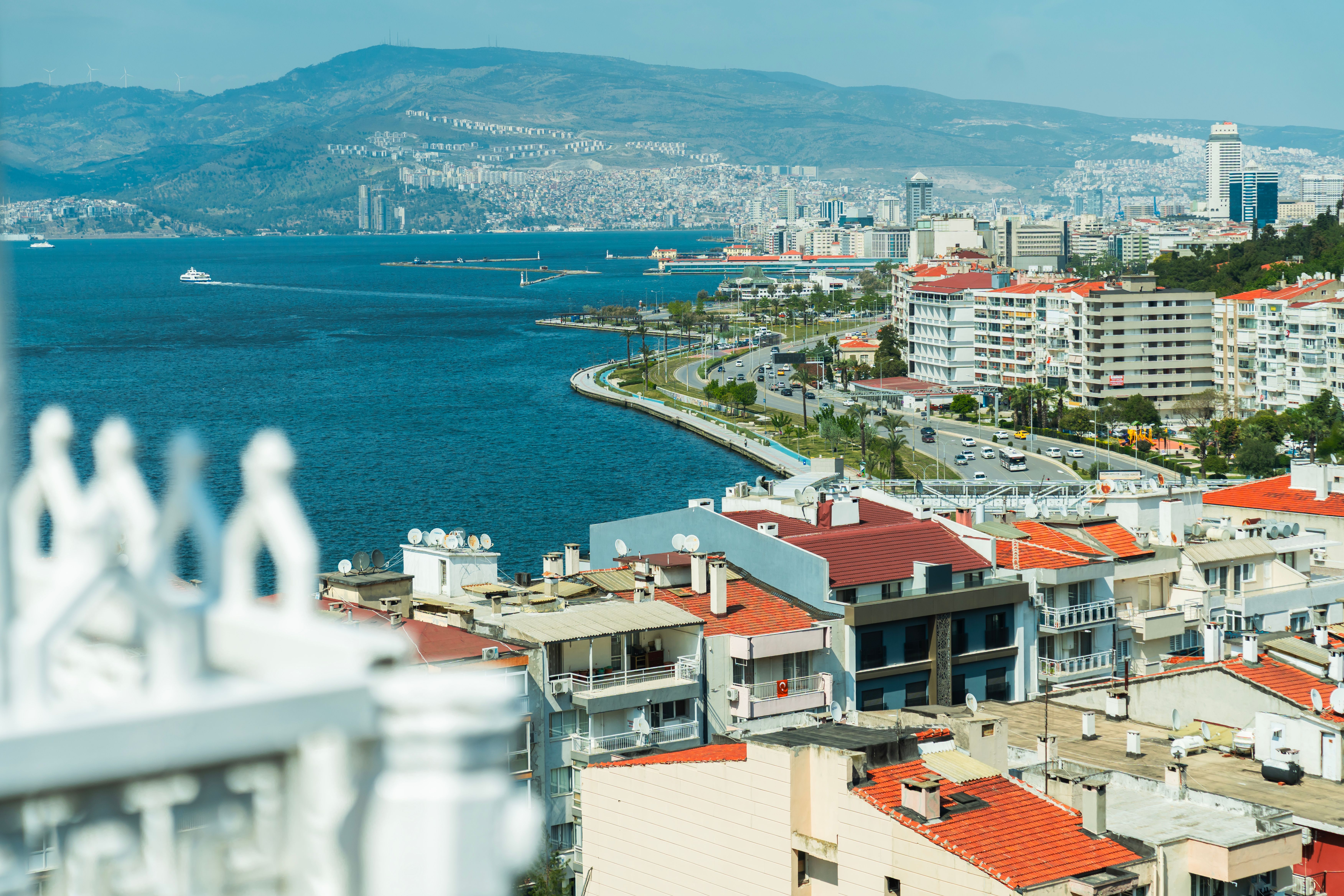 İzmir’de Üniversite Okumak: Kaç Üniversite Var, Kaç Öğrenci Yaşıyor ve Öğrenci Hayatı Nasıl? - Görsel 2