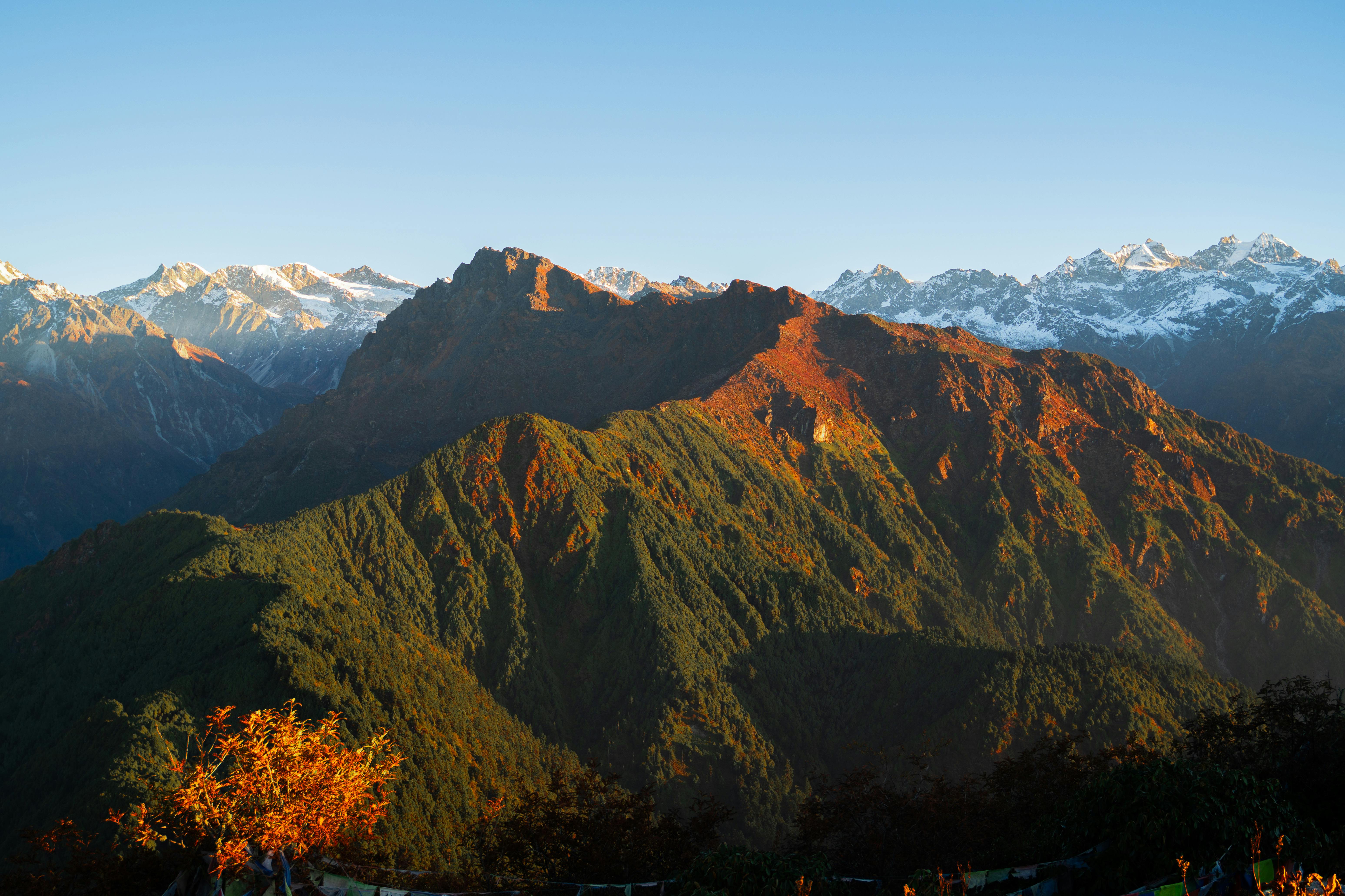 Gratis Cattura la maestosa vista delle montagne dell'Himalaya in Nepal all'alba. Foto a disposizione