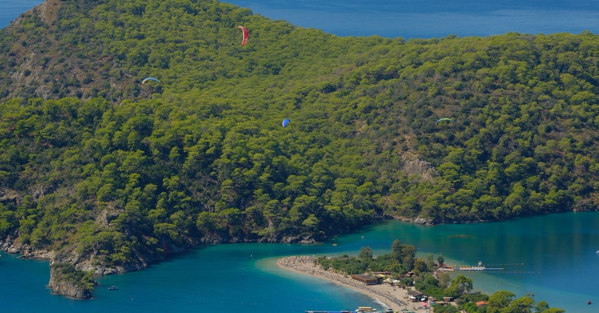 Fethiye 2026: Oludeniz Blue Lagoon & Lycian Way Guide 12 Stunning aerial shot of the turquoise Ölüdeniz Lagoon with lush landscapes