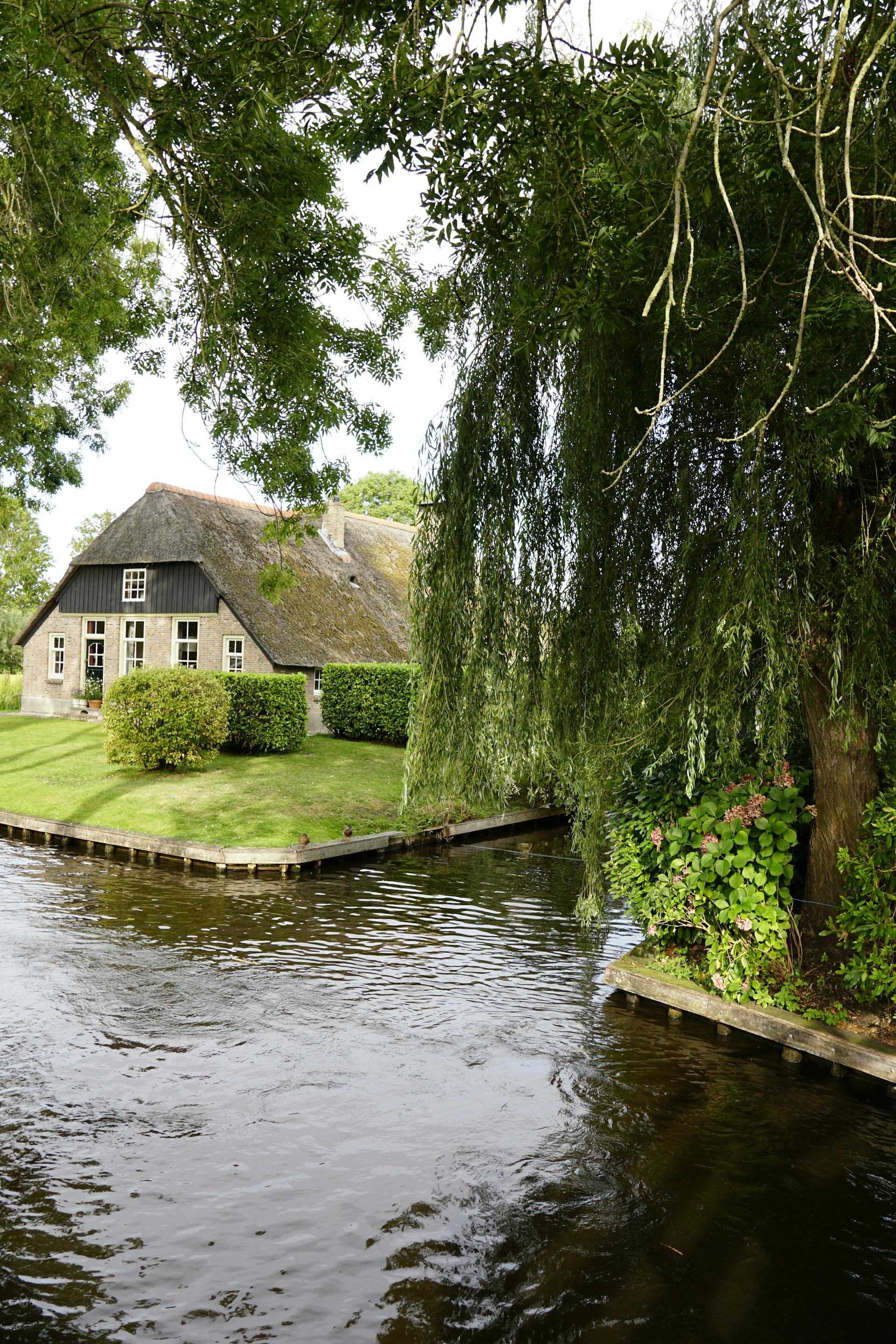 Vaarroute door de Weerribben naar Giethoorn met natuur en waterwegen