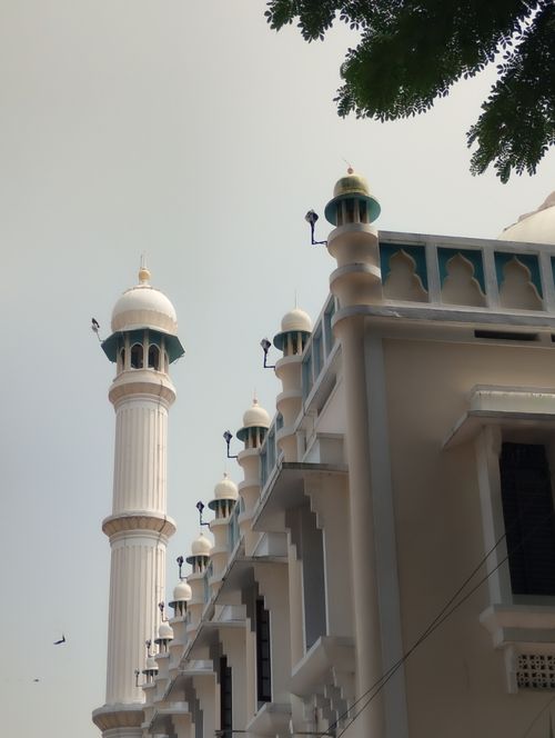 Free Elegant architectural view of a mosque in Thiruvananthapuram with tall minarets and intricate designs. Stock Photo
