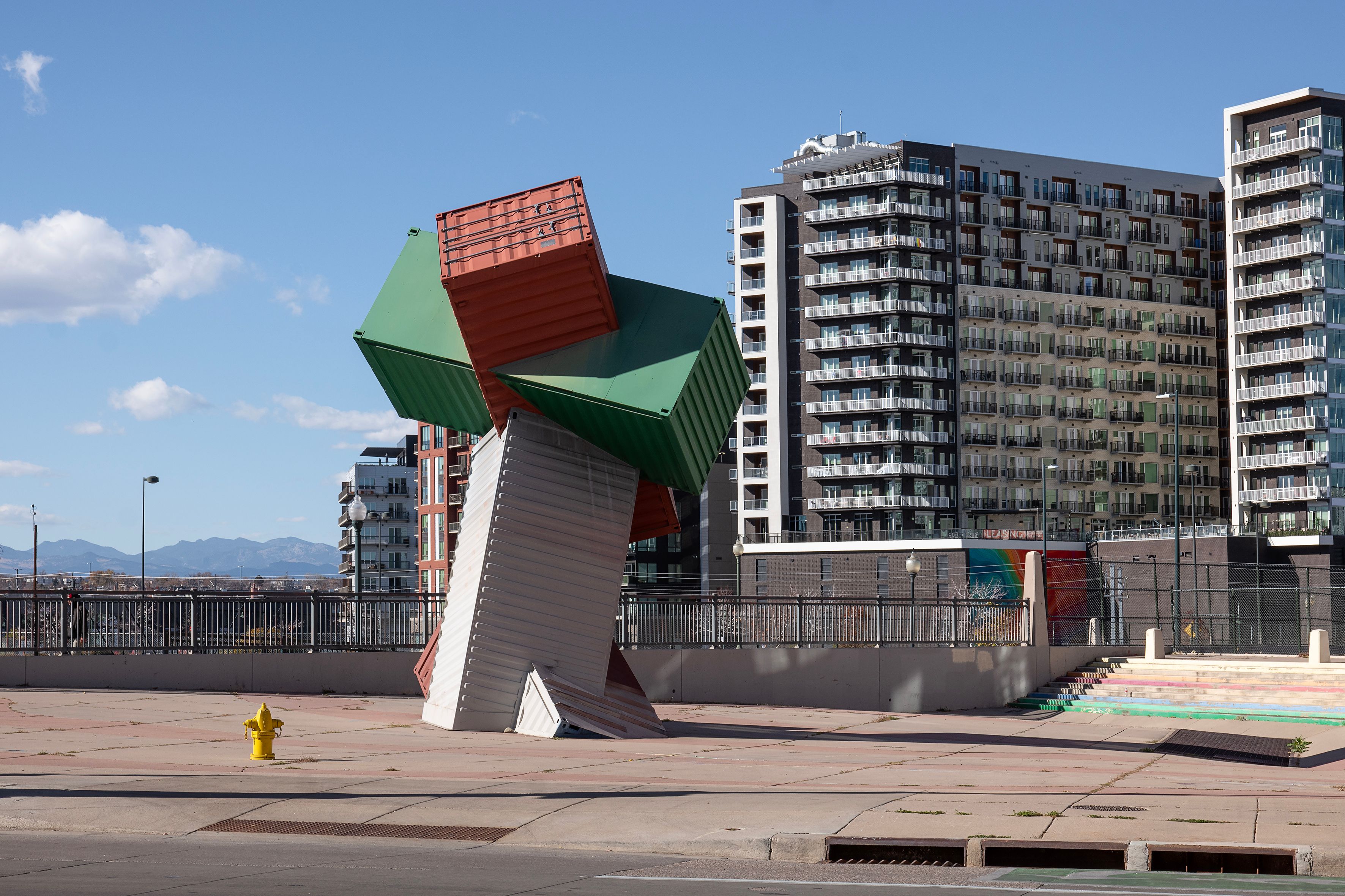 Unique Urban Sculpture with Modern Architecture · Free Stock Photo