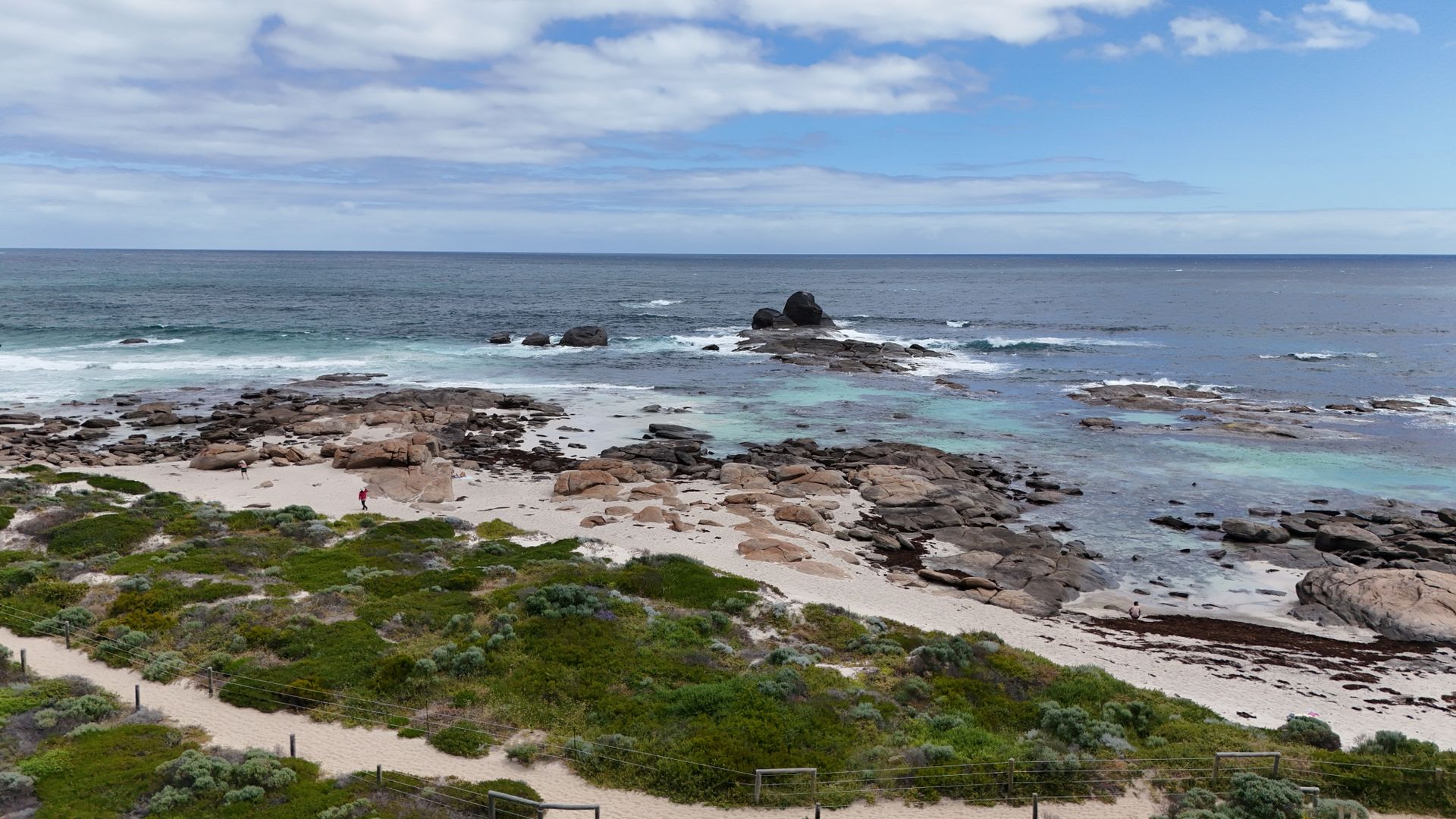 Vista aérea de la costa rocosa de Australia