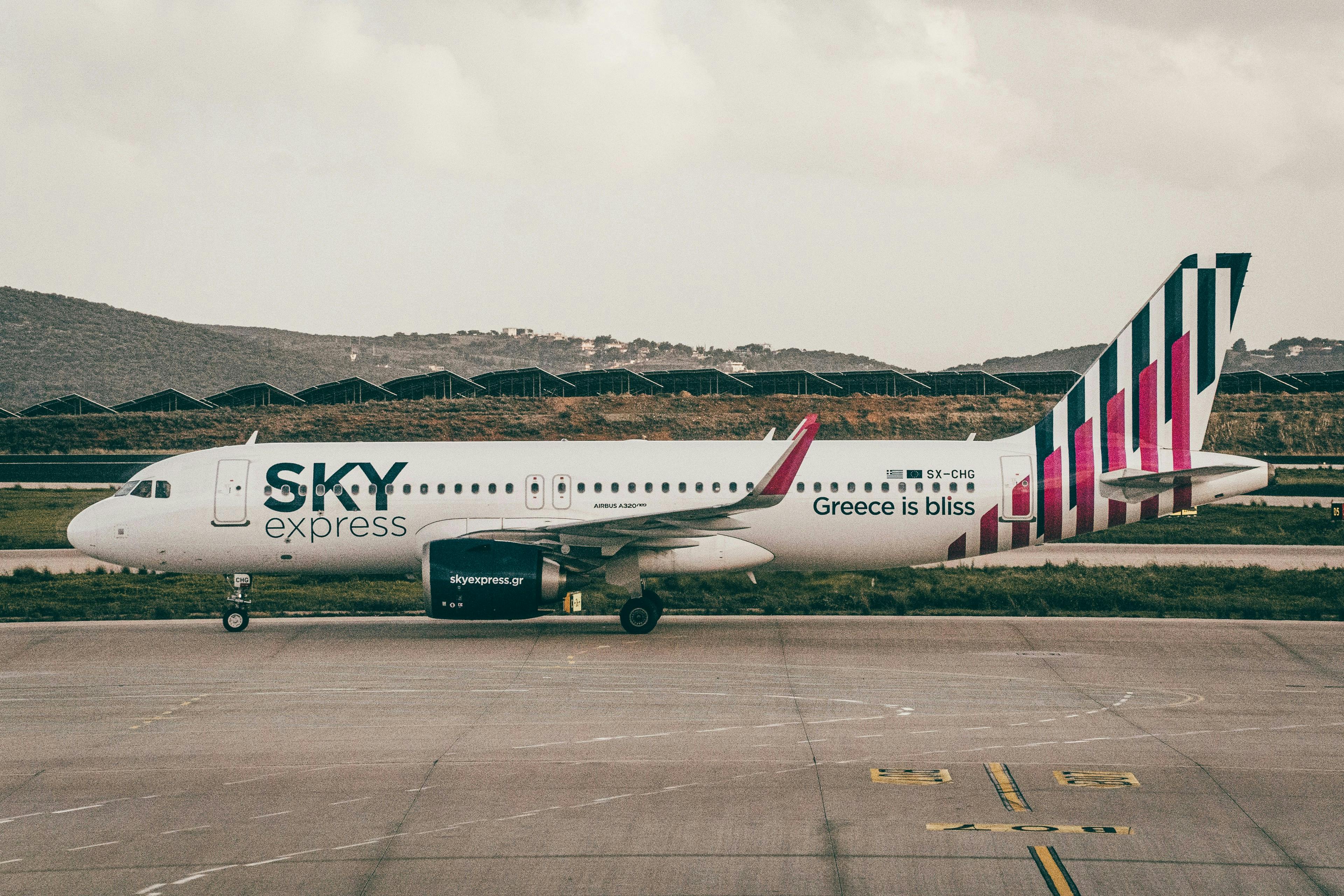 財經：華航首架迪士尼動物方城市彩繪機首航洛杉磯