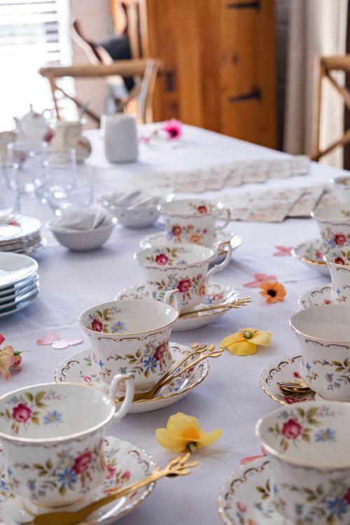 Free Beautifully set table for afternoon tea with floral china, perfect for gatherings. Stock Photo