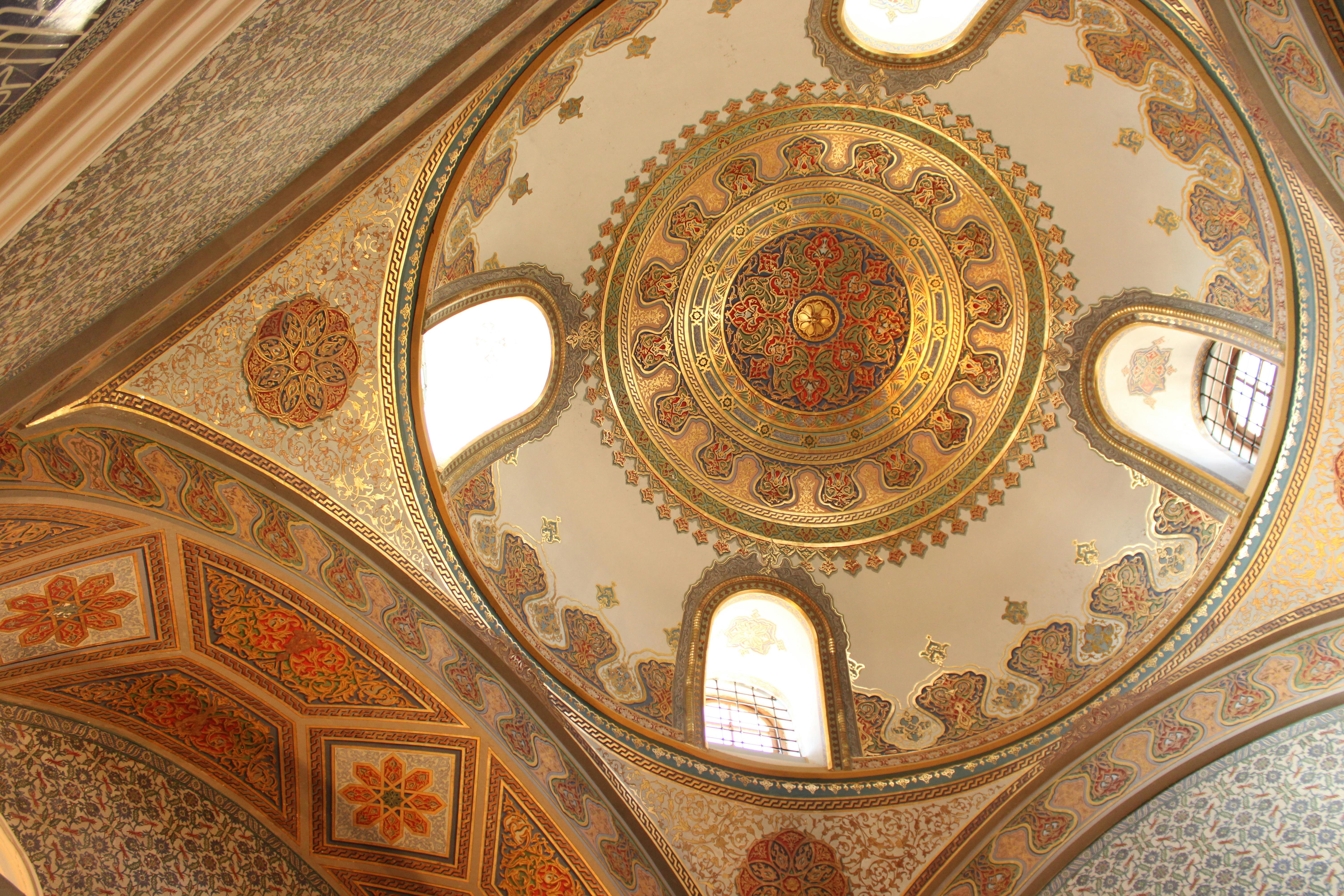 Architecture Secrets of Royal Palaces