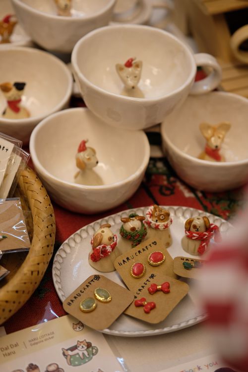 Free Delightful handmade ceramic bowls with cute animal designs, perfect for decor. Stock Photo