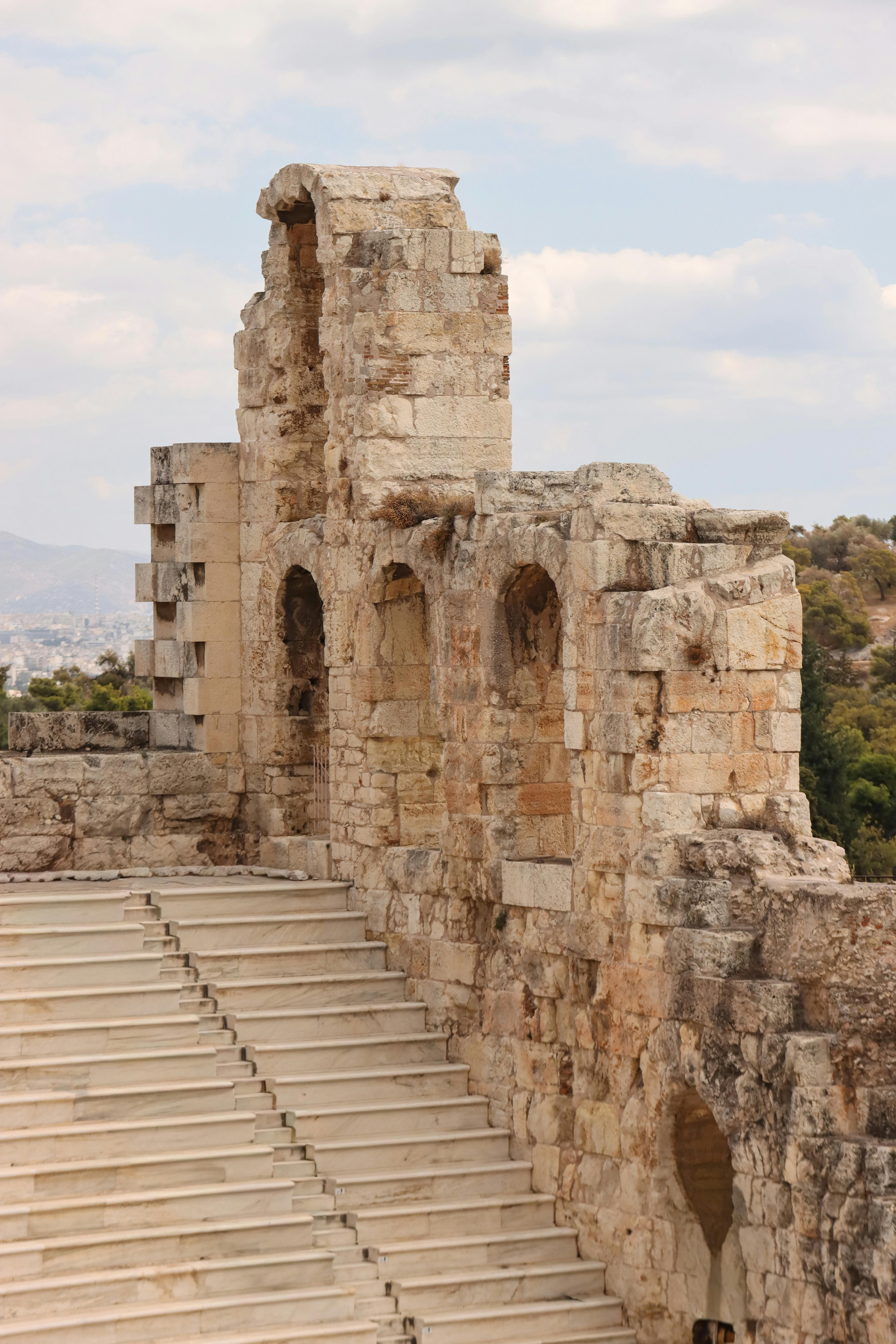 common:alt.prefix Herodes Atticus Odeonu, Yunanistan'ın Atina kentinde bulunan antik amfitiyatro, tarihi mimarisi ve kültürü. common:alt.postfix