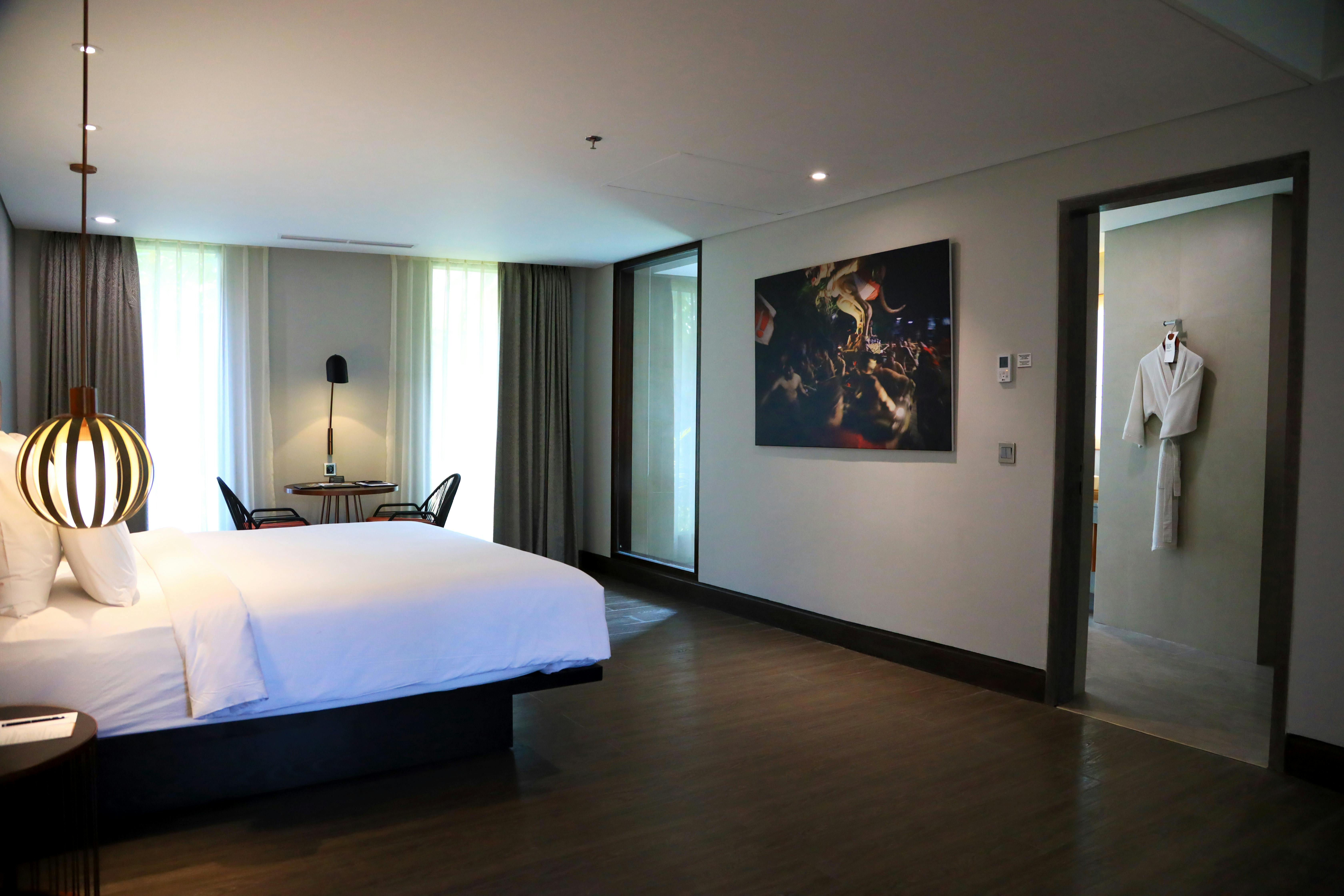 Free Spacious modern hotel room in Bali with stylish decor and natural lighting. Stock Photo