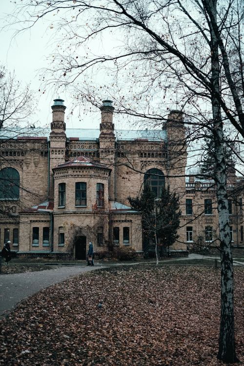 Free A picturesque historic building surrounded by autumn foliage in a Kyiv park. Stock Photo