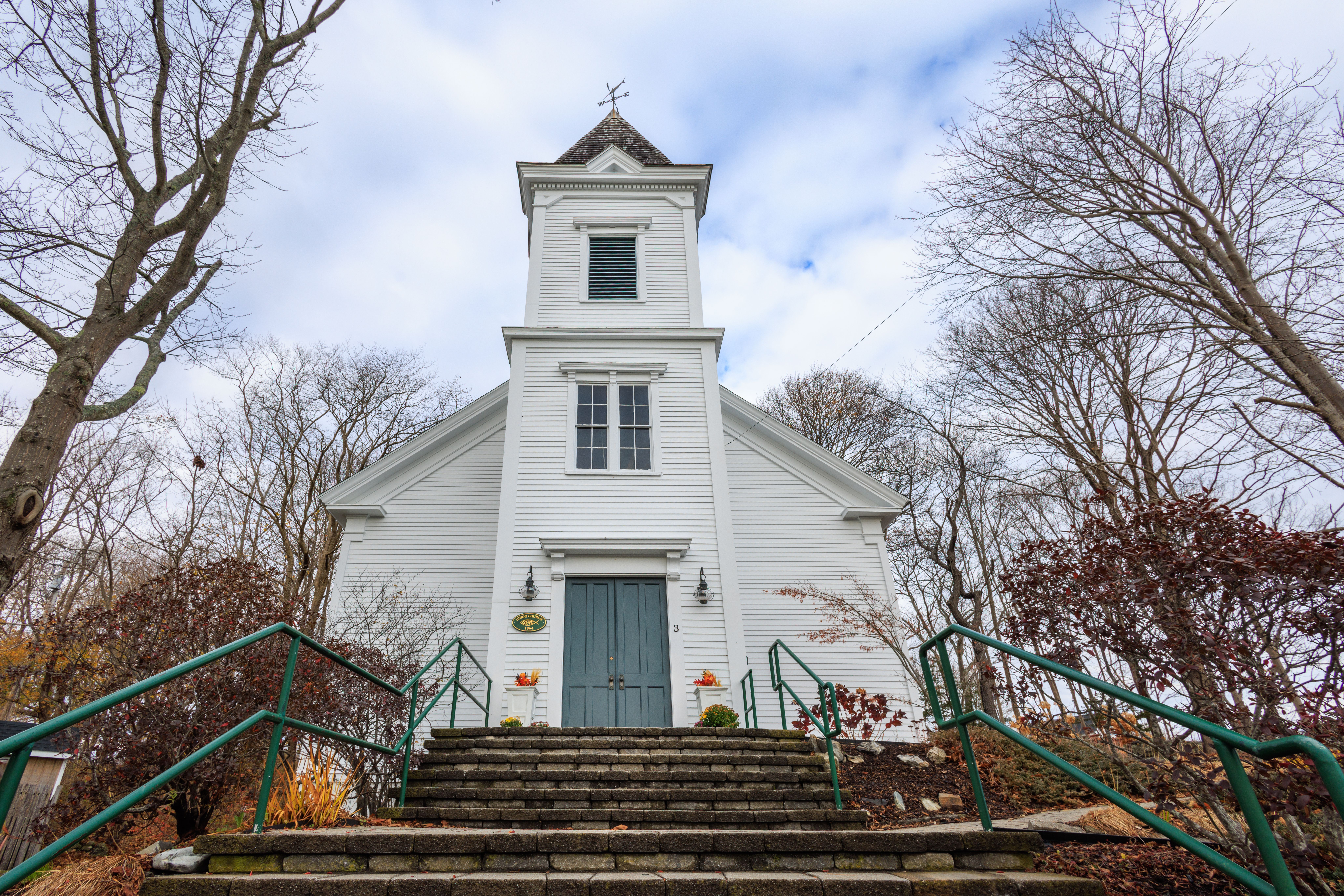 Comunidade se une para reconstruir igreja histórica com quermesse beneficente