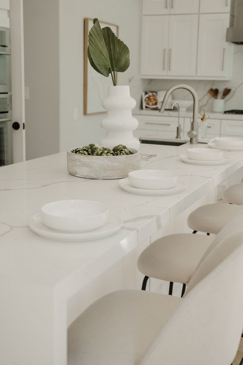 Minimalist handleless