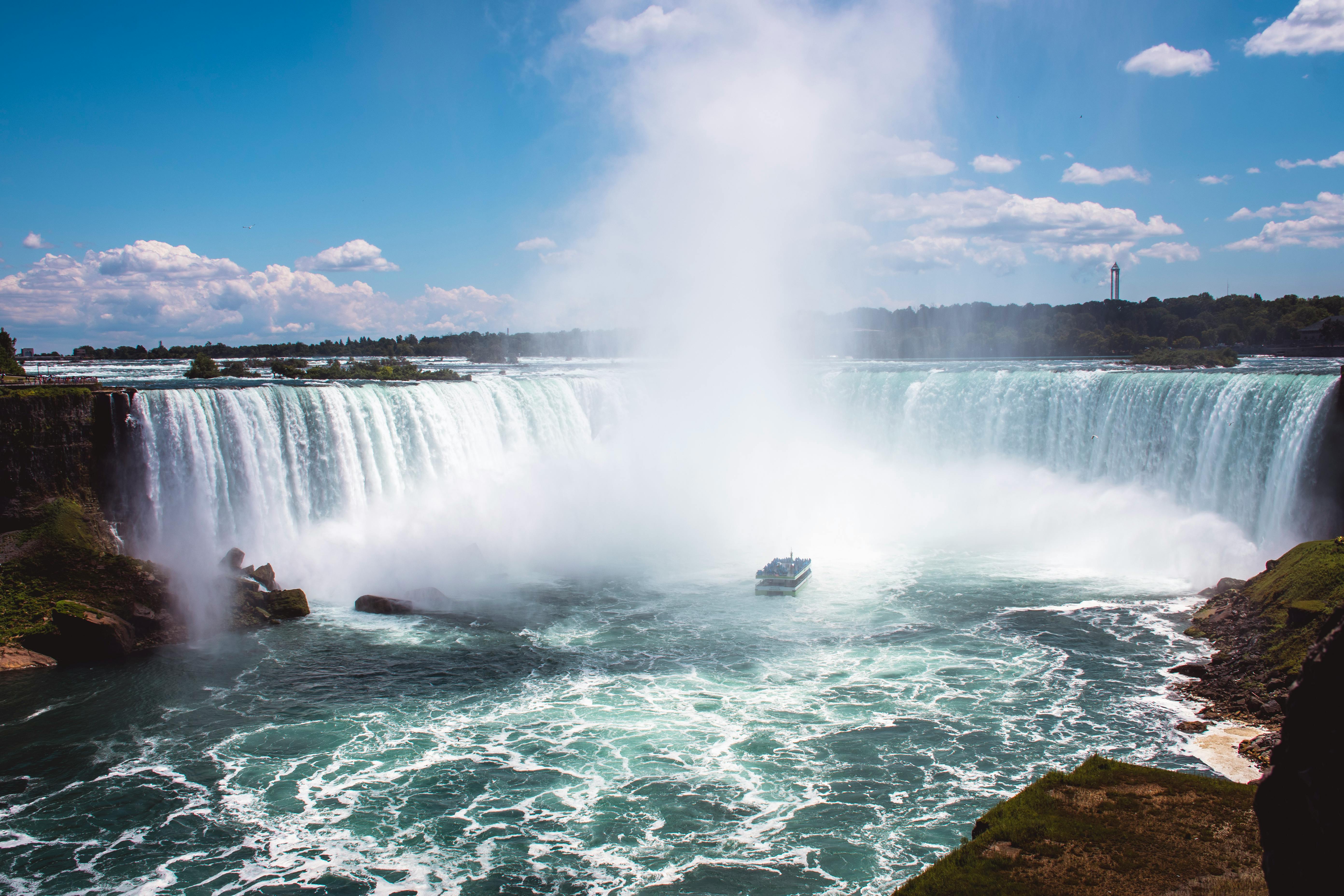 Airport limo service in Fort Erie Ontario to Toronto Pearson International Airport YYZ
