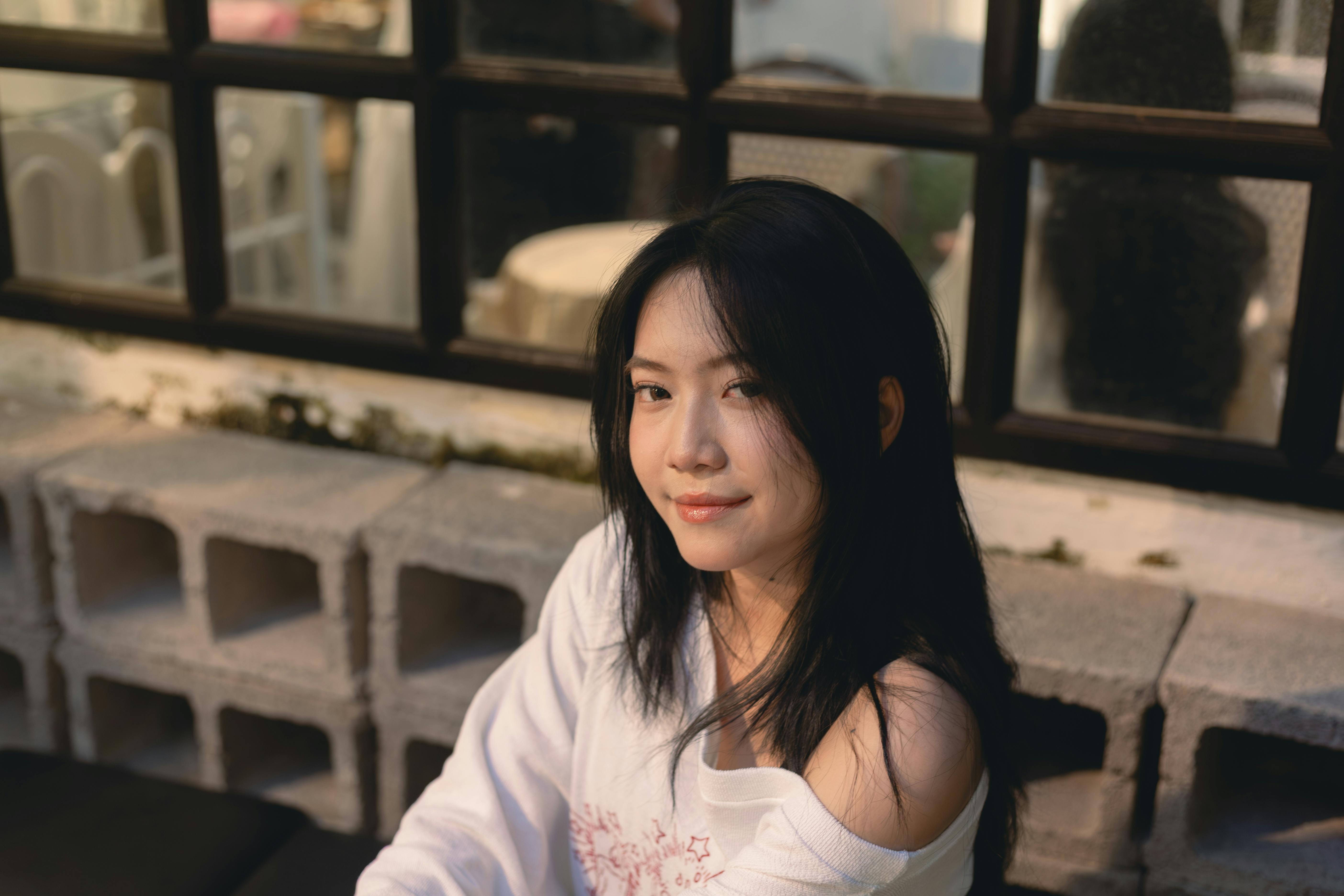 生活：微笑少女的多重人格：校園逆境中的自我保護故事