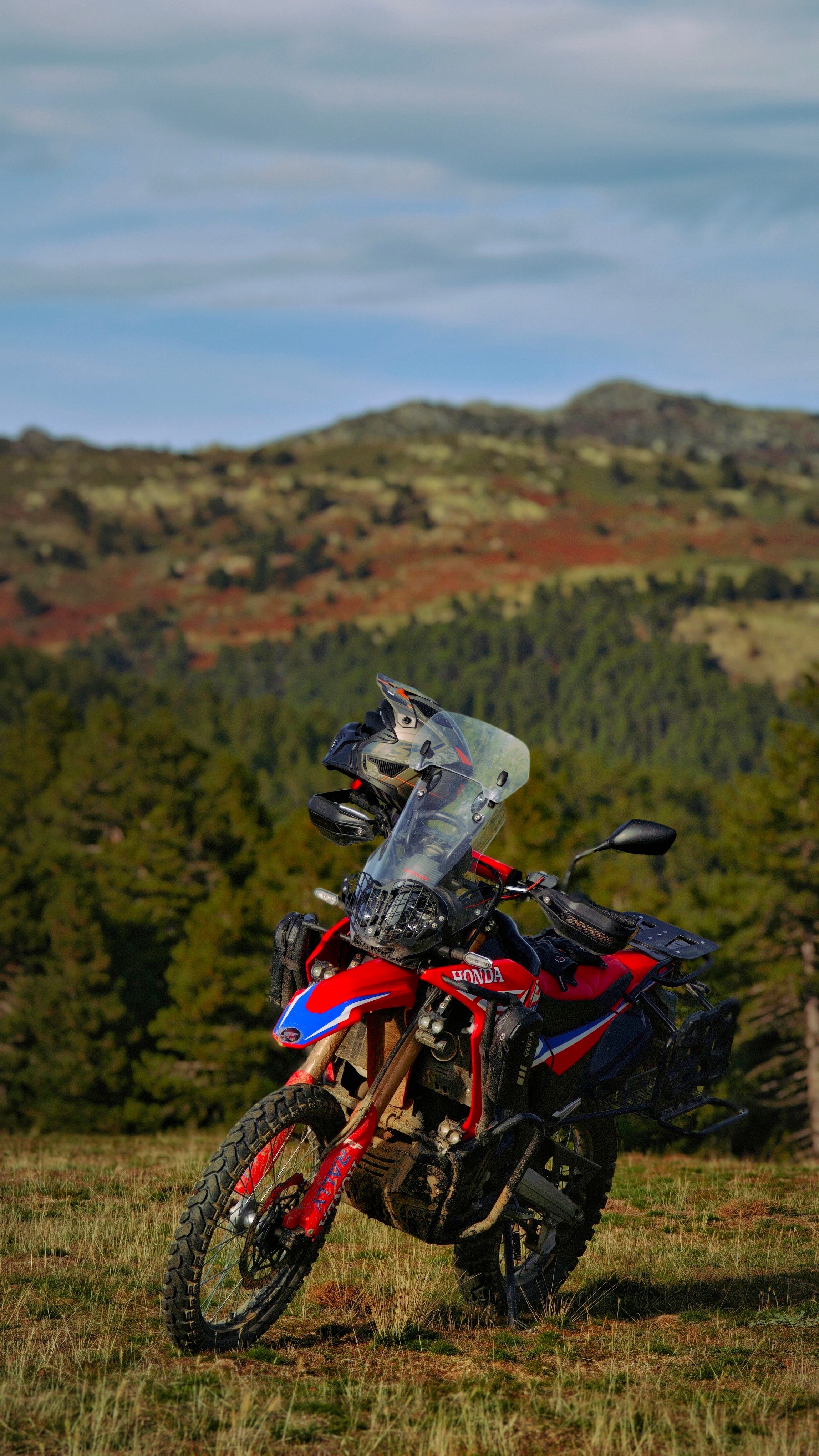 Quels crash bars et protections choisir pour un trail mid-size 2026 (Transalp, Hornet, 800 Trident…) - illustration