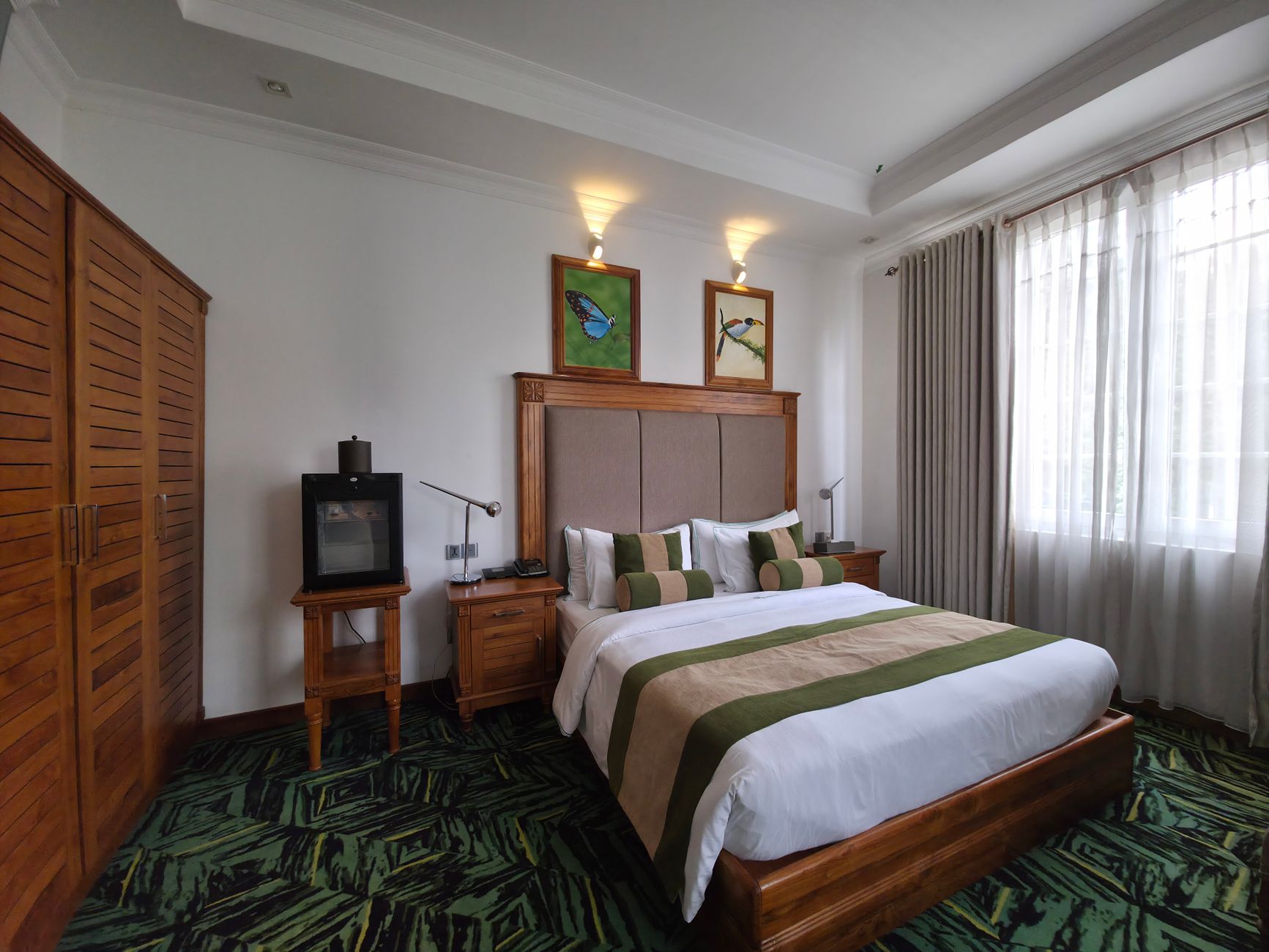 Elegant hotel room with wooden furniture and natural light in Sri Lanka. Related image for Hospitality in Europe: Key Lessons for Owners and Operators.
