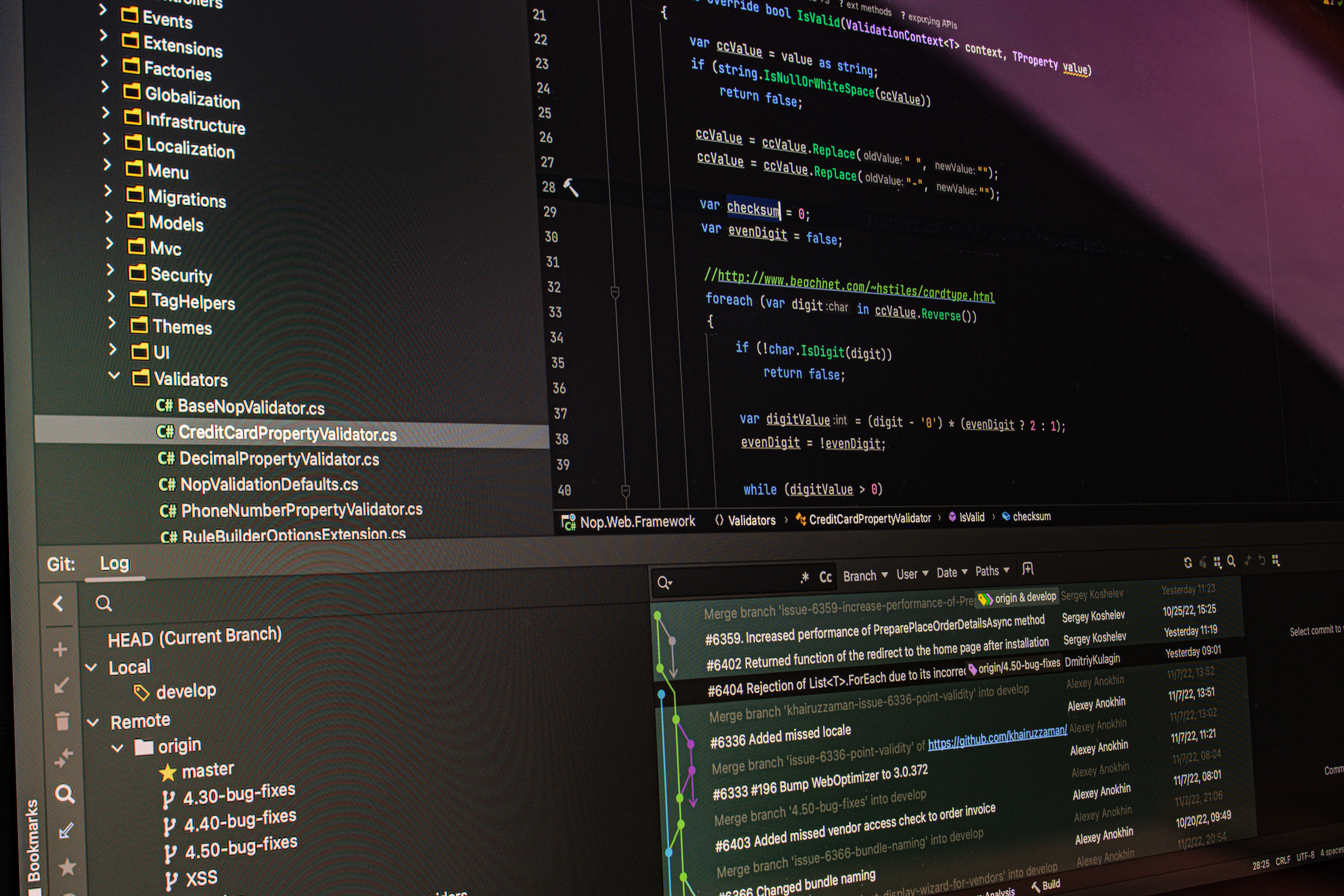Programmeercode Editors Op Het Computerscherm · Gratis stockfoto