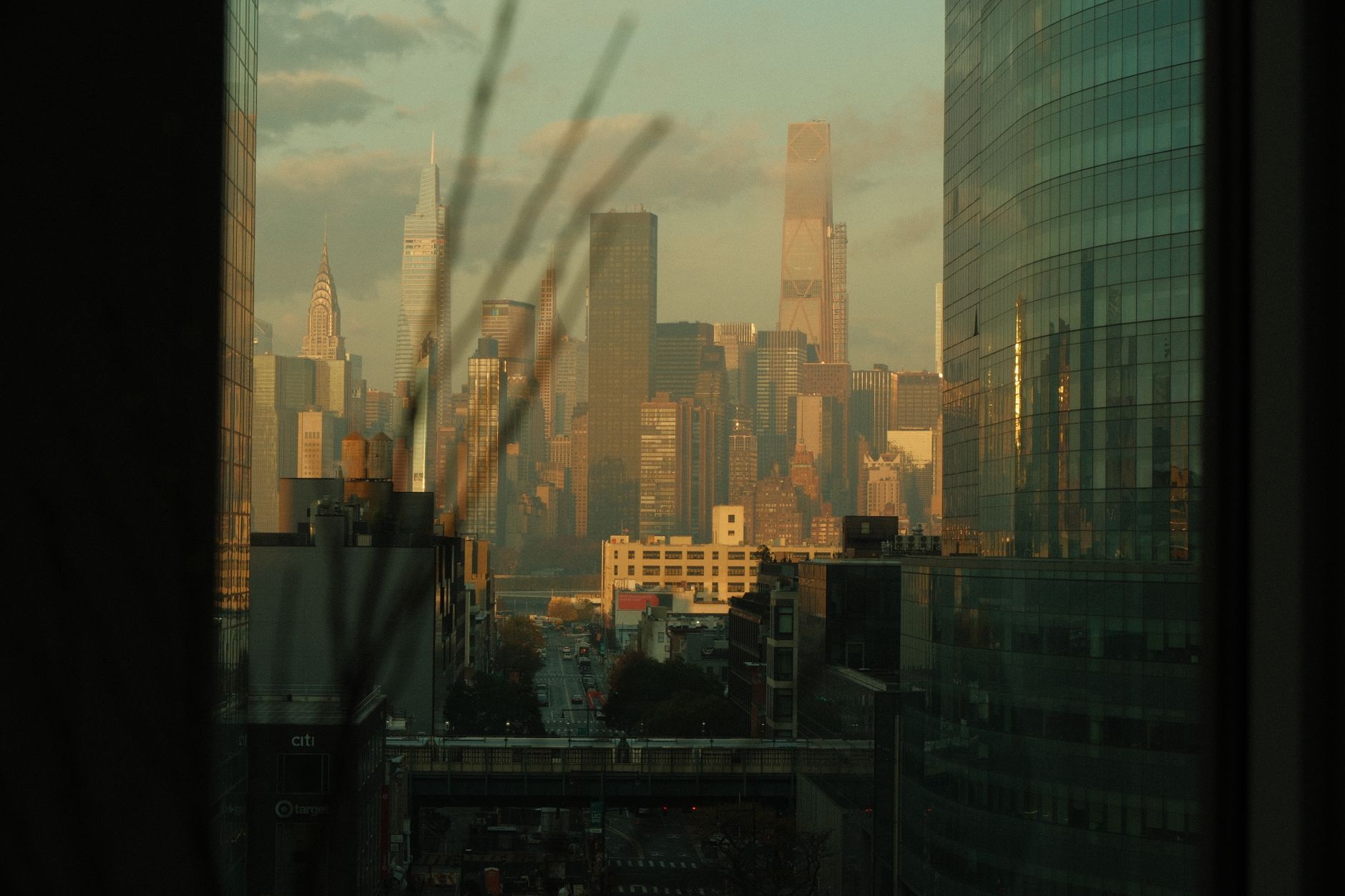 Sonnenuntergang & Stadt – Bezauberndes architektonisches Motiv