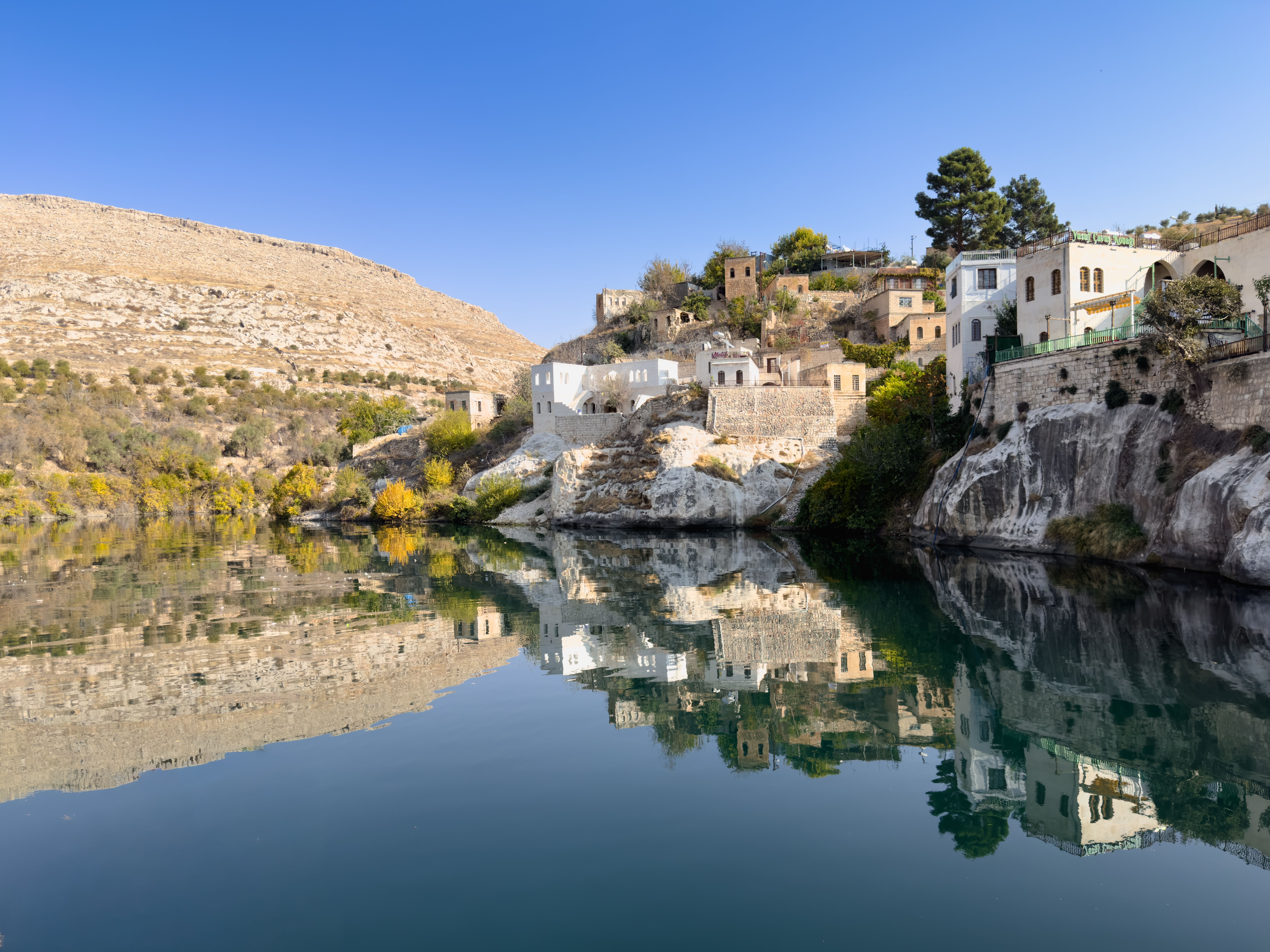 Scenic View of Halfeti with Reflected Architecture · Free Stock Photo