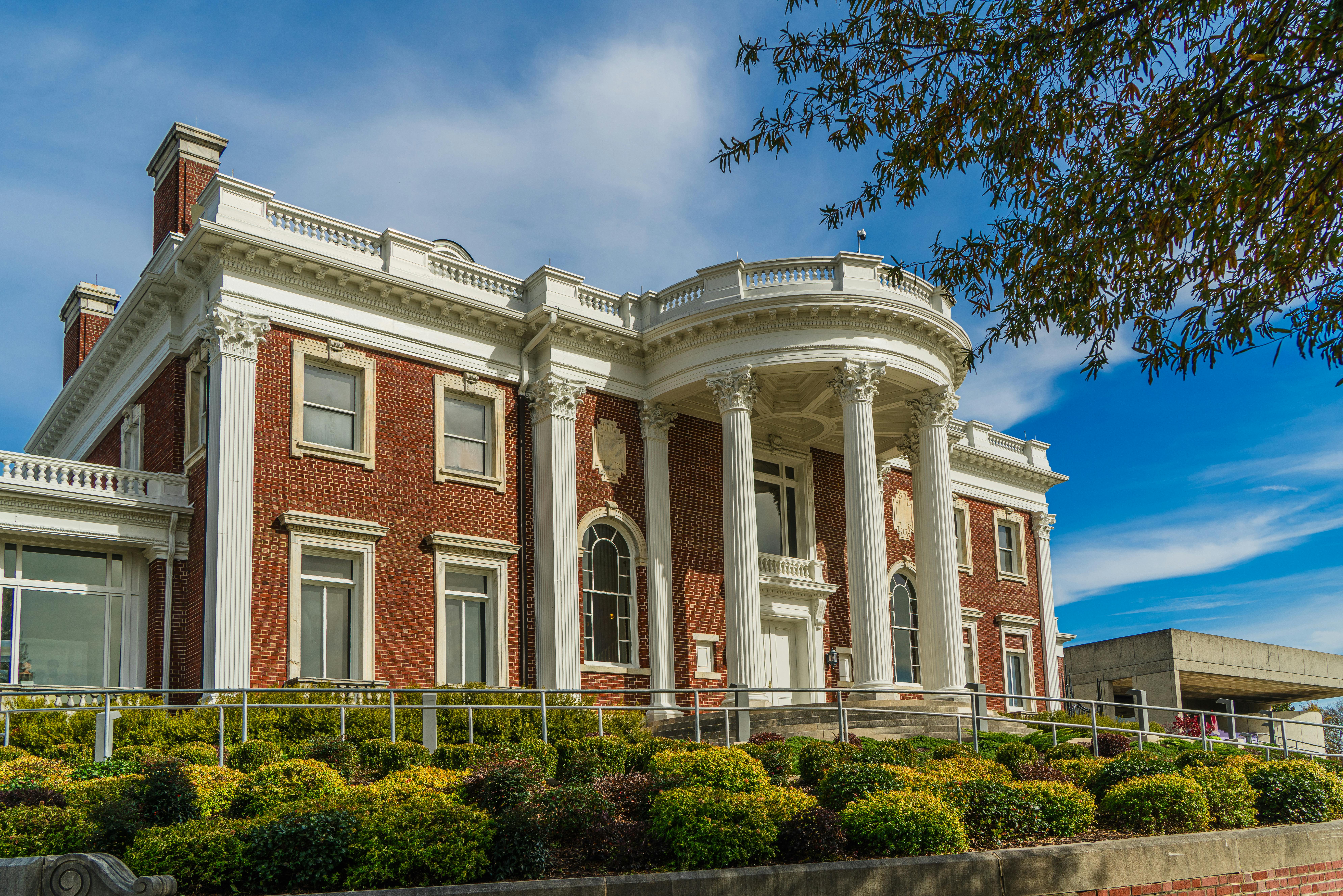 Elegant historic mansion featuring classical architecture in Chattanooga, Tennessee.