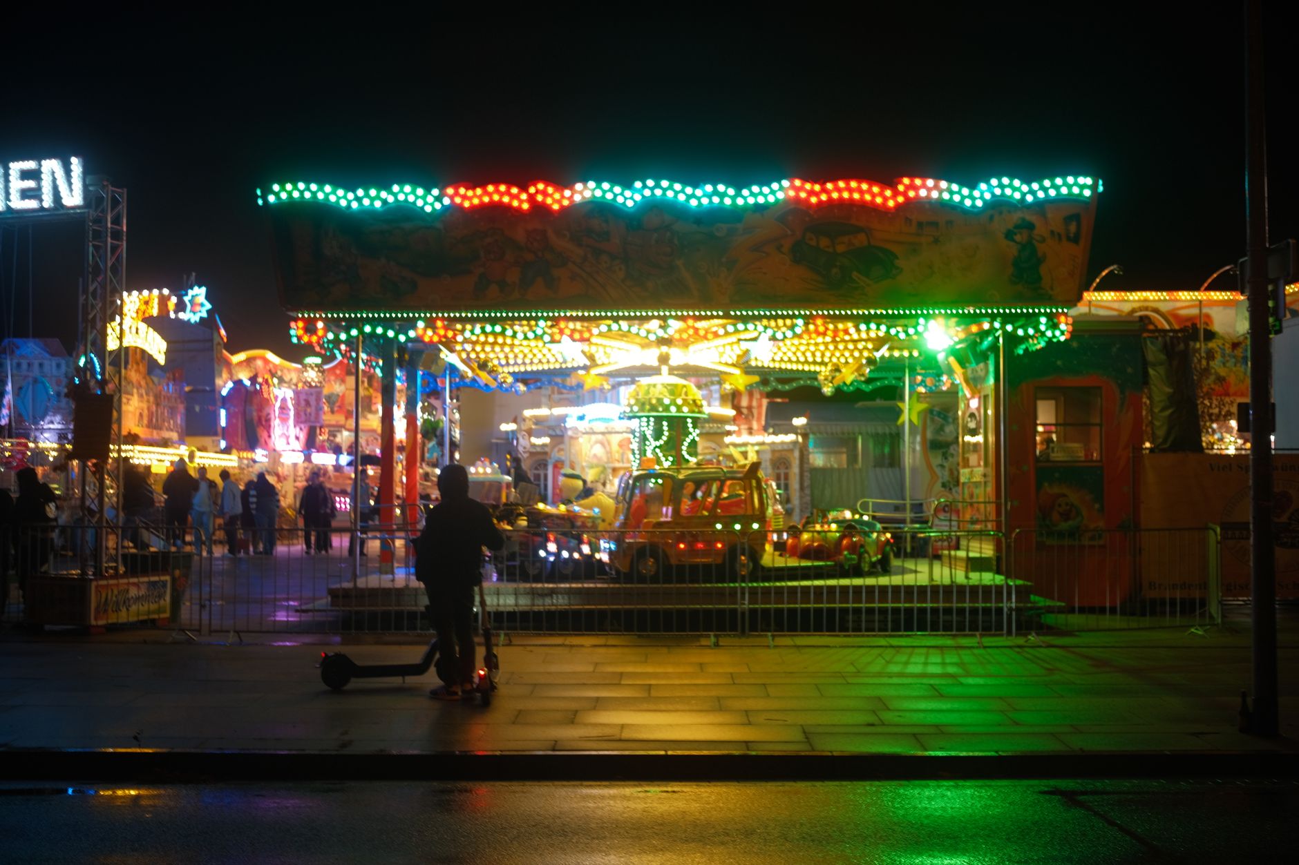 iluminatul festiv pornit și inaugurarea Orășelului Copiilor în acest weekend