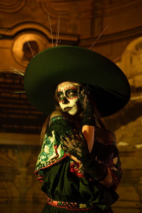 Free A stunning portrait of a woman in traditional Dia de los Muertos makeup and attire. Stock Photo