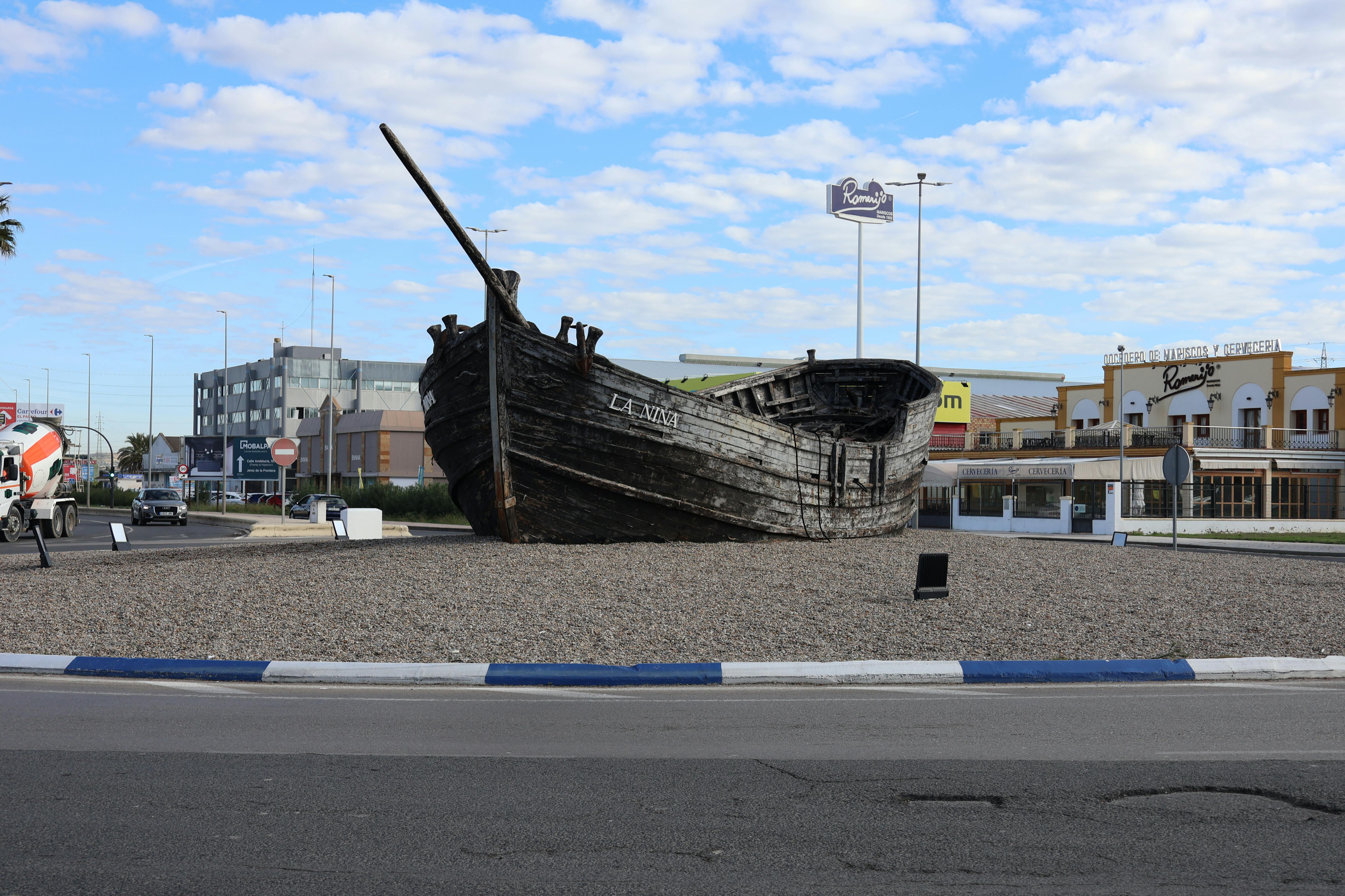 carabela La Niña instalada en una de las rotondas de El Puerto de Santa María