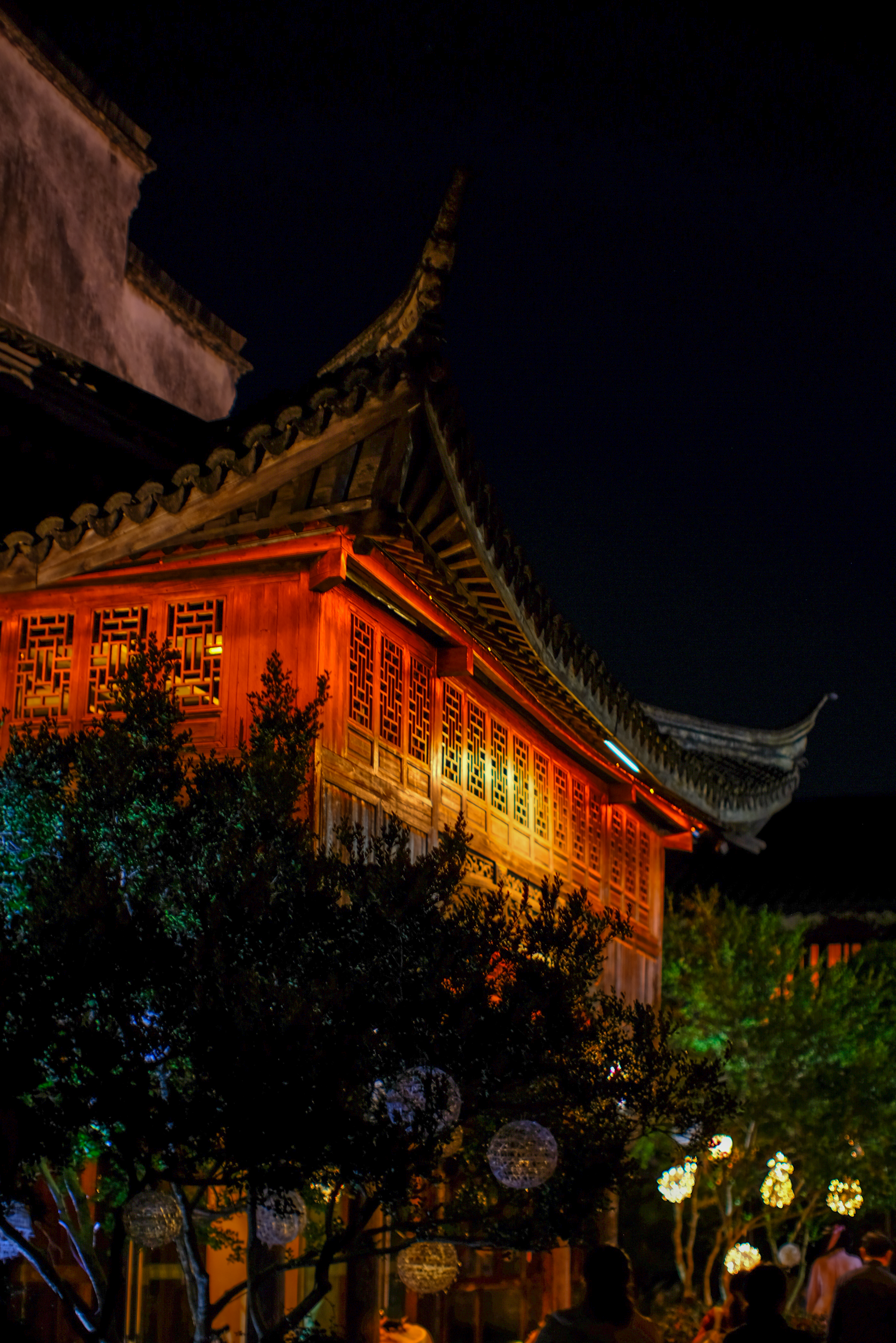 Illuminated Traditional Chinese Architecture at Night · Free Stock Photo