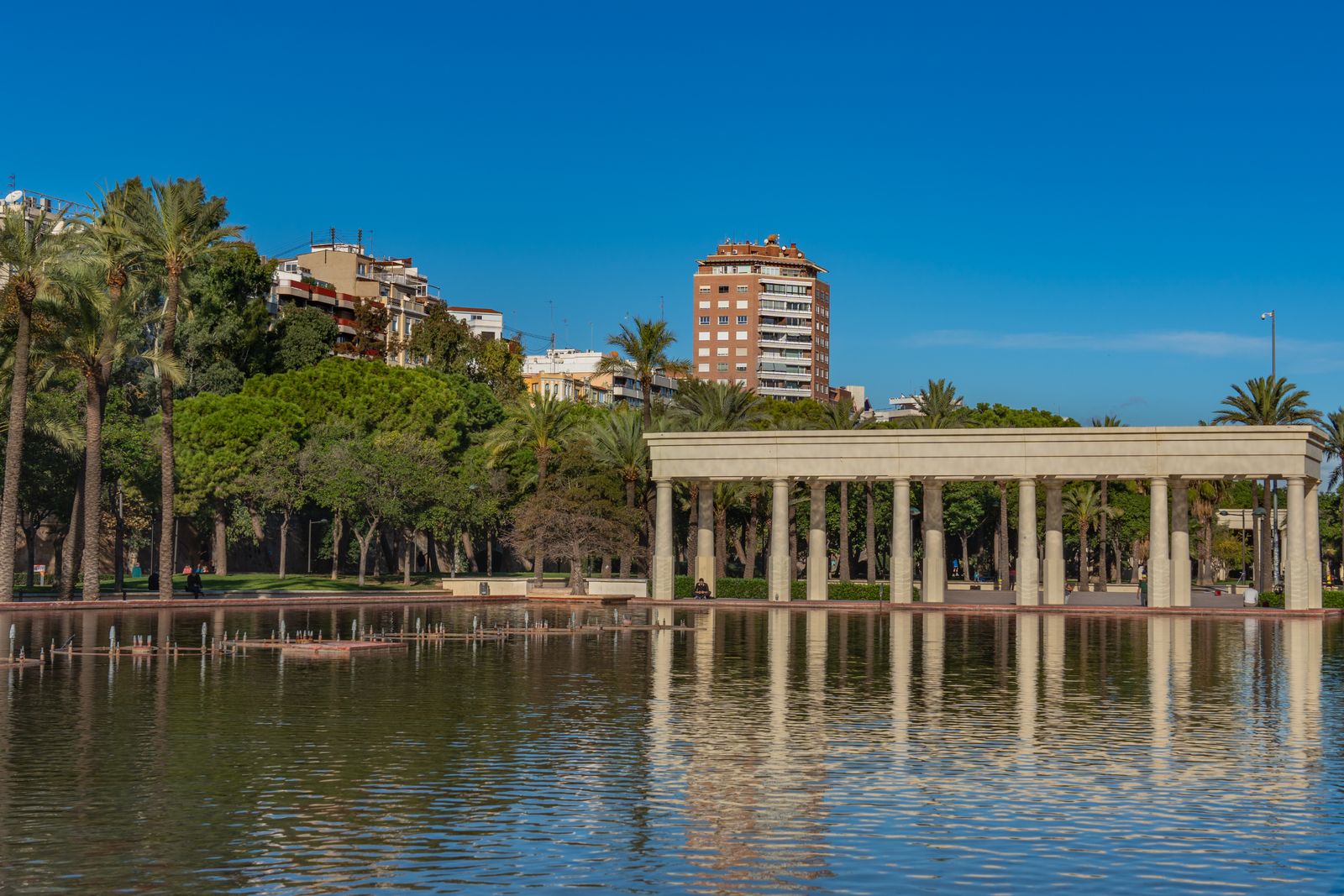 Cazare în Valencia: grădinile Turia, la marginea cartierului L'Eixample