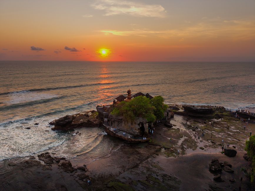 Bali legszebb templomai: 7 spirituális úti cél – Tanah Lot temple Bali sunset